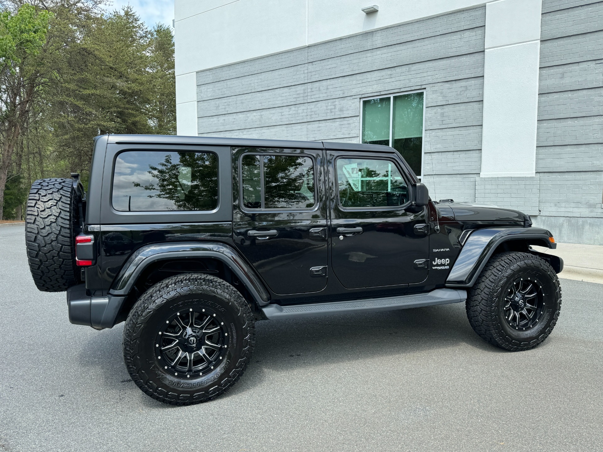 Used 2018 Jeep WRANGLER UNLIMITED SAHARA 4X4 / MANUAL / NAV / ALPINE / FREEDOM TOP / REARVIEW for sale Sold at Formula Imports in Charlotte NC 28227 13