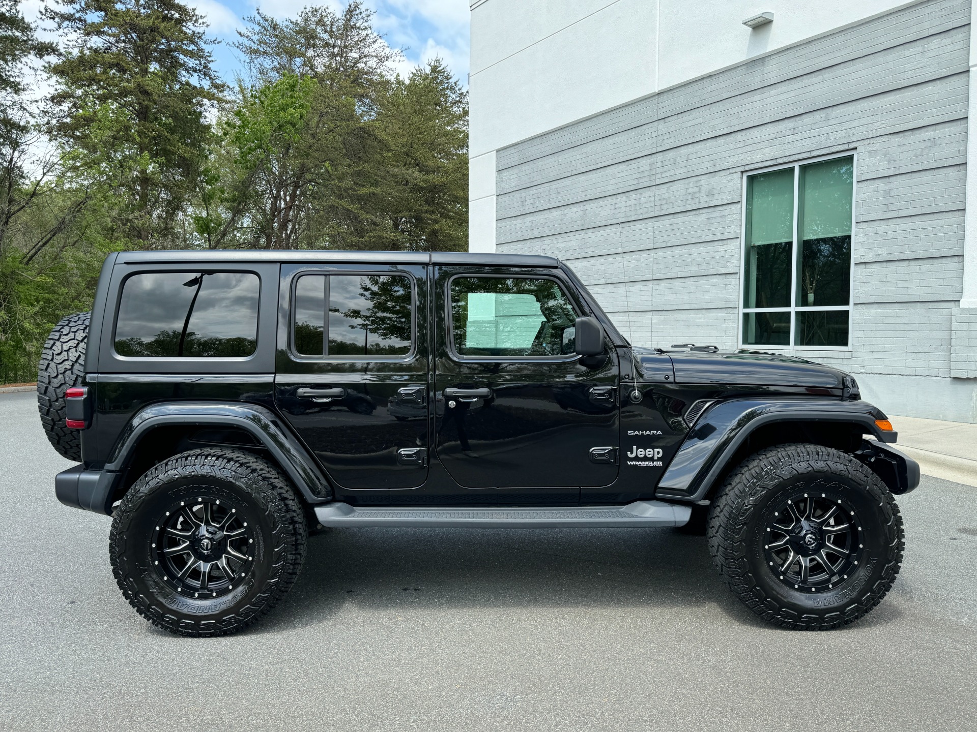 Used 2018 Jeep WRANGLER UNLIMITED SAHARA 4X4 / MANUAL / NAV / ALPINE / FREEDOM TOP / REARVIEW for sale Sold at Formula Imports in Charlotte NC 28227 14