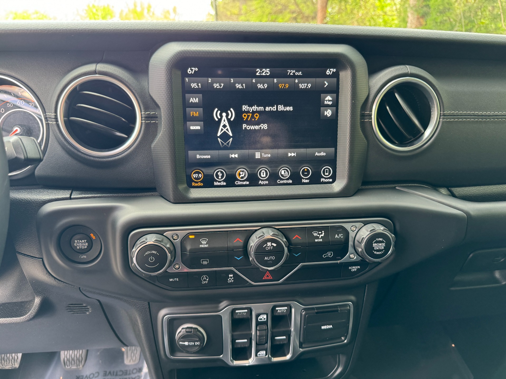 Used 2018 Jeep WRANGLER UNLIMITED SAHARA 4X4 / MANUAL / NAV / ALPINE / FREEDOM TOP / REARVIEW for sale Sold at Formula Imports in Charlotte NC 28227 29