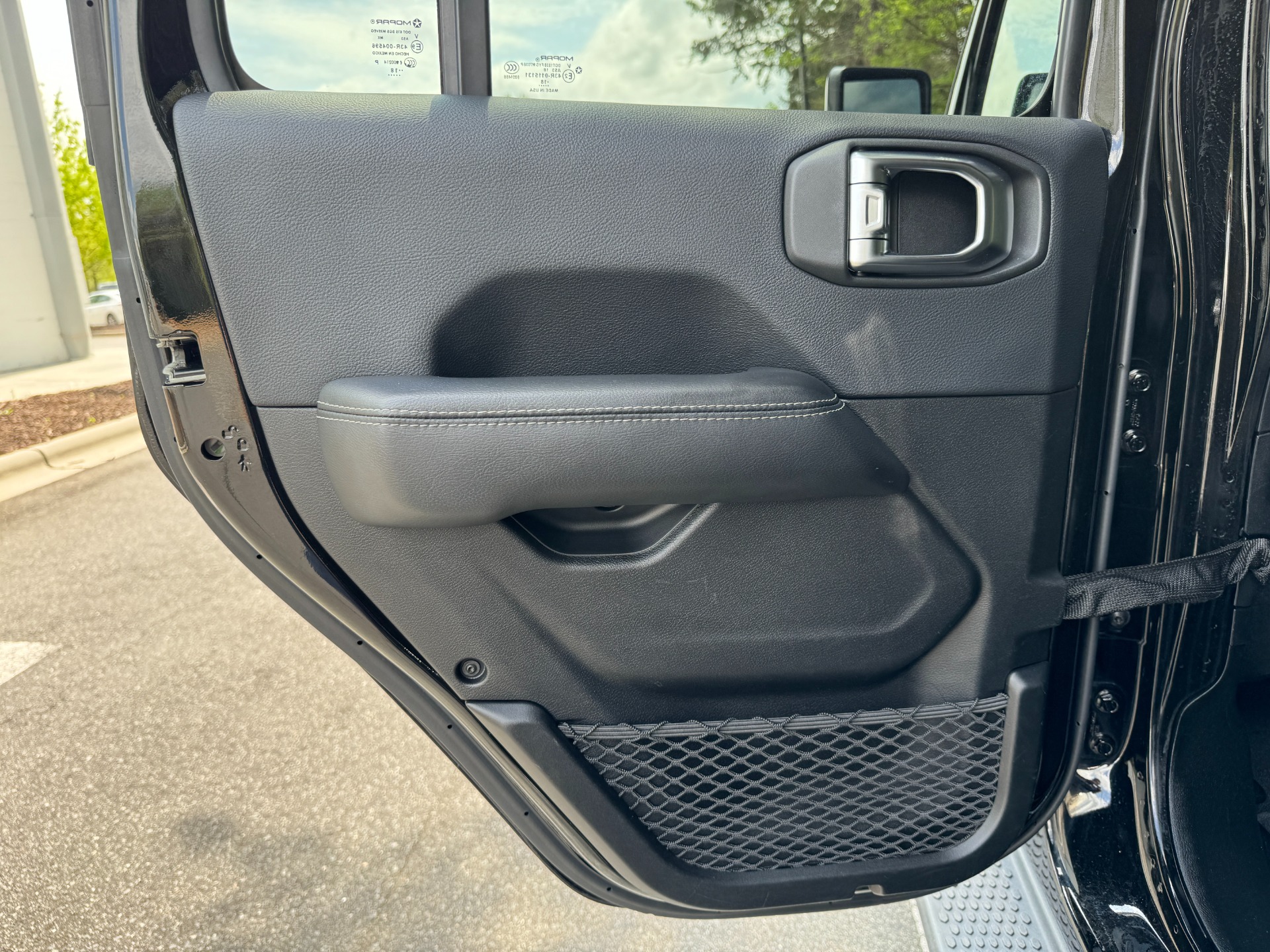 Used 2018 Jeep WRANGLER UNLIMITED SAHARA 4X4 / MANUAL / NAV / ALPINE / FREEDOM TOP / REARVIEW for sale Sold at Formula Imports in Charlotte NC 28227 31