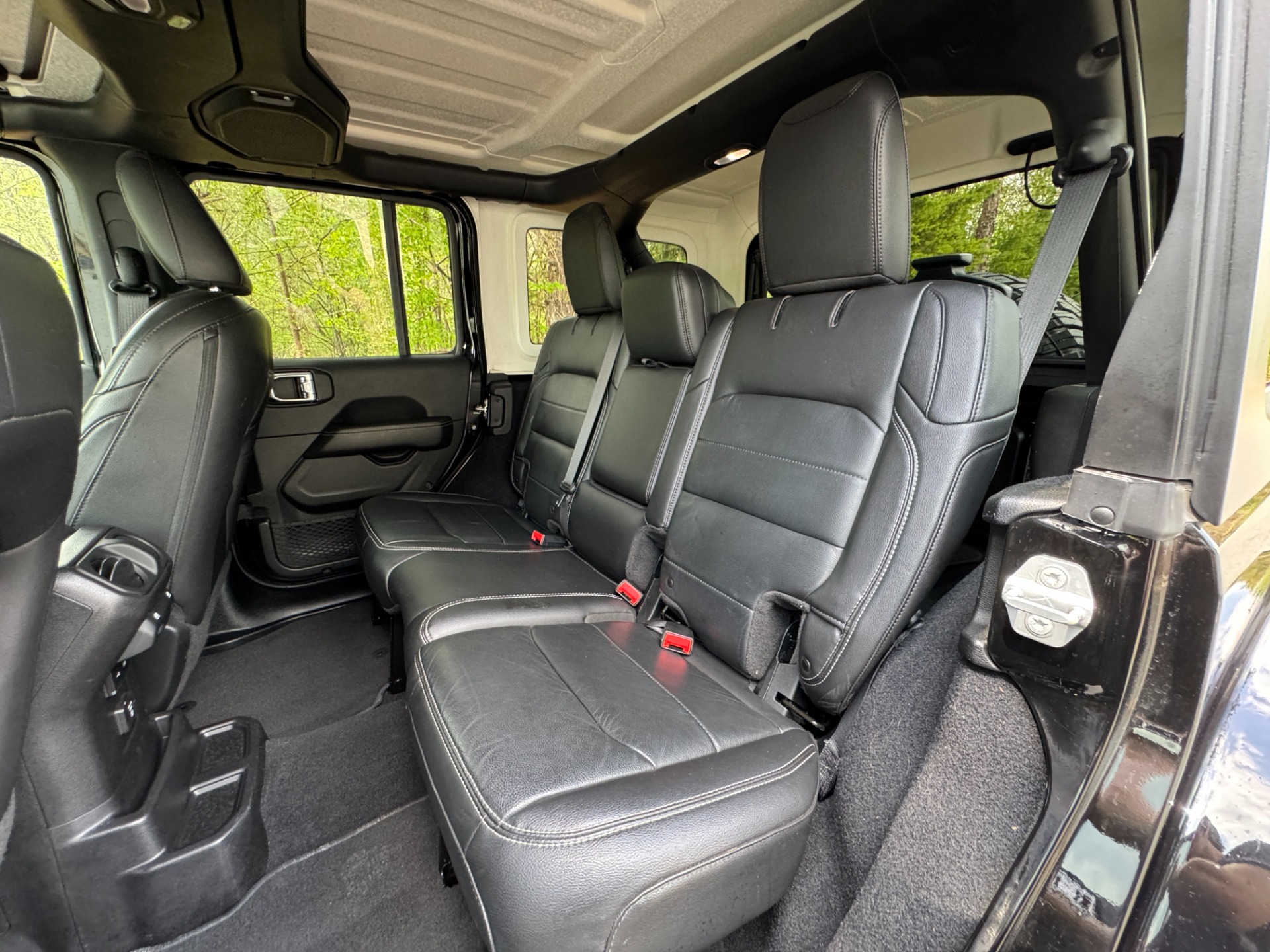 Used 2018 Jeep WRANGLER UNLIMITED SAHARA 4X4 / MANUAL / NAV / ALPINE / FREEDOM TOP / REARVIEW for sale Sold at Formula Imports in Charlotte NC 28227 33