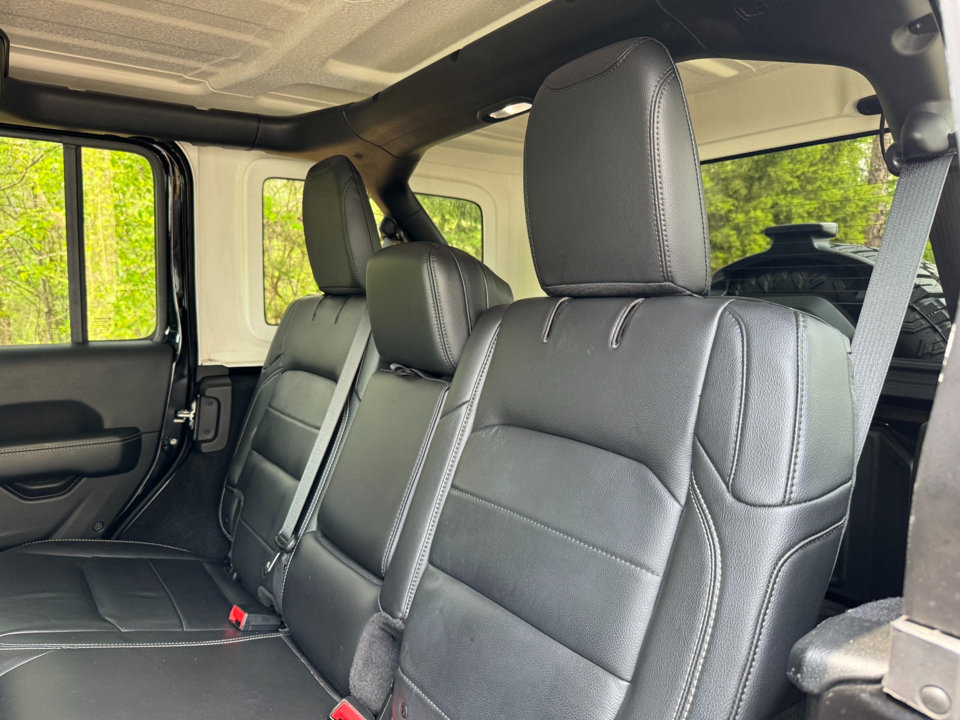 Used 2018 Jeep WRANGLER UNLIMITED SAHARA 4X4 / MANUAL / NAV / ALPINE / FREEDOM TOP / REARVIEW for sale Sold at Formula Imports in Charlotte NC 28227 34