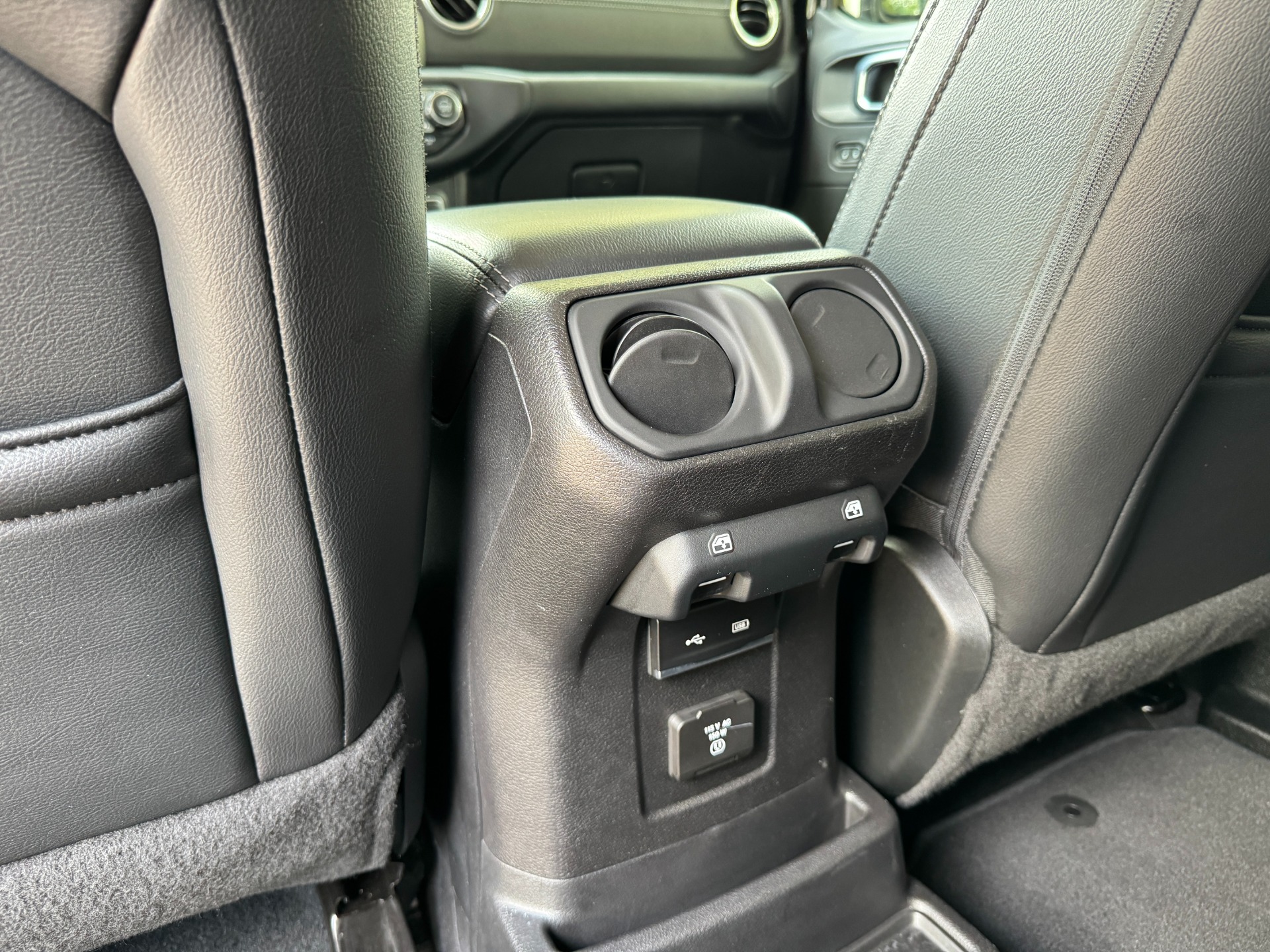 Used 2018 Jeep WRANGLER UNLIMITED SAHARA 4X4 / MANUAL / NAV / ALPINE / FREEDOM TOP / REARVIEW for sale Sold at Formula Imports in Charlotte NC 28227 36