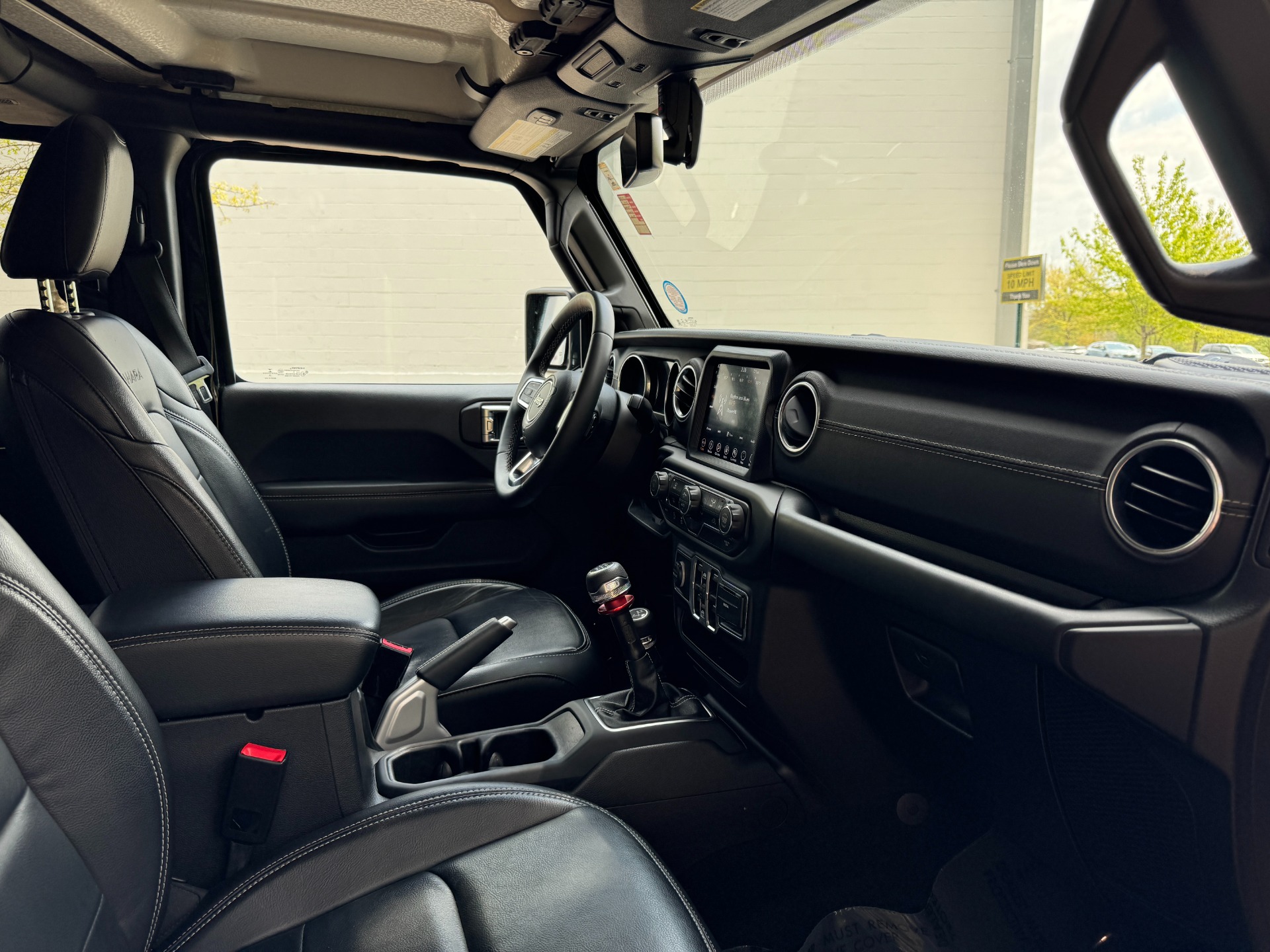 Used 2018 Jeep WRANGLER UNLIMITED SAHARA 4X4 / MANUAL / NAV / ALPINE / FREEDOM TOP / REARVIEW for sale Sold at Formula Imports in Charlotte NC 28227 42