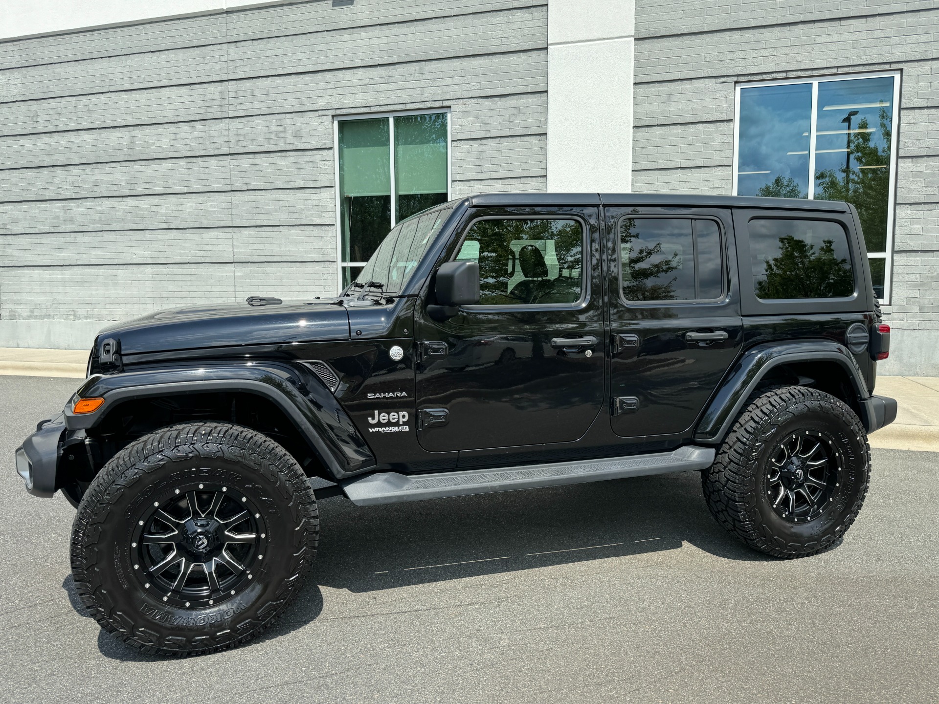 Used 2018 Jeep WRANGLER UNLIMITED SAHARA 4X4 / MANUAL / NAV / ALPINE / FREEDOM TOP / REARVIEW for sale Sold at Formula Imports in Charlotte NC 28227 5