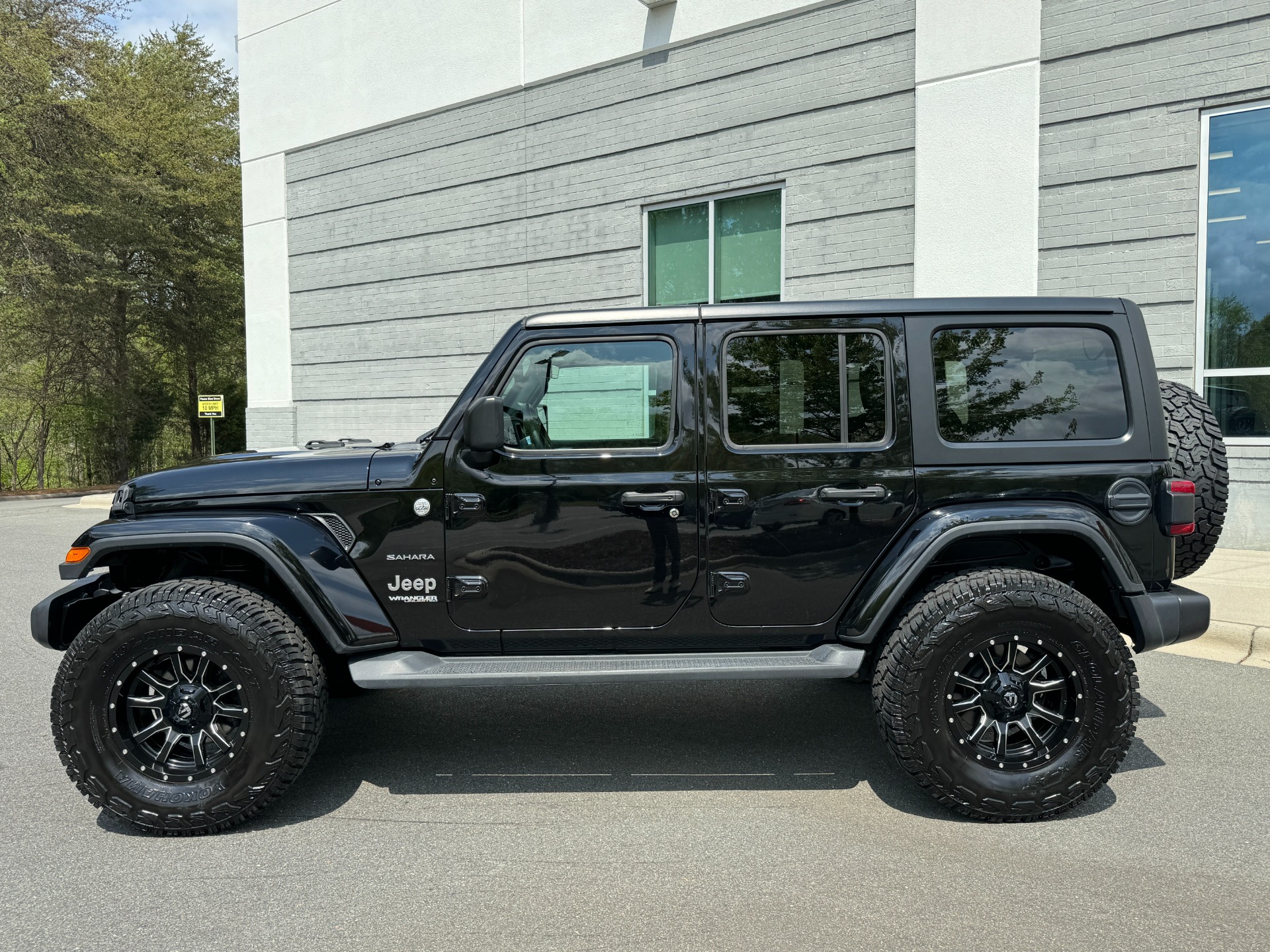 Used 2018 Jeep WRANGLER UNLIMITED SAHARA 4X4 / MANUAL / NAV / ALPINE / FREEDOM TOP / REARVIEW for sale Sold at Formula Imports in Charlotte NC 28227 6