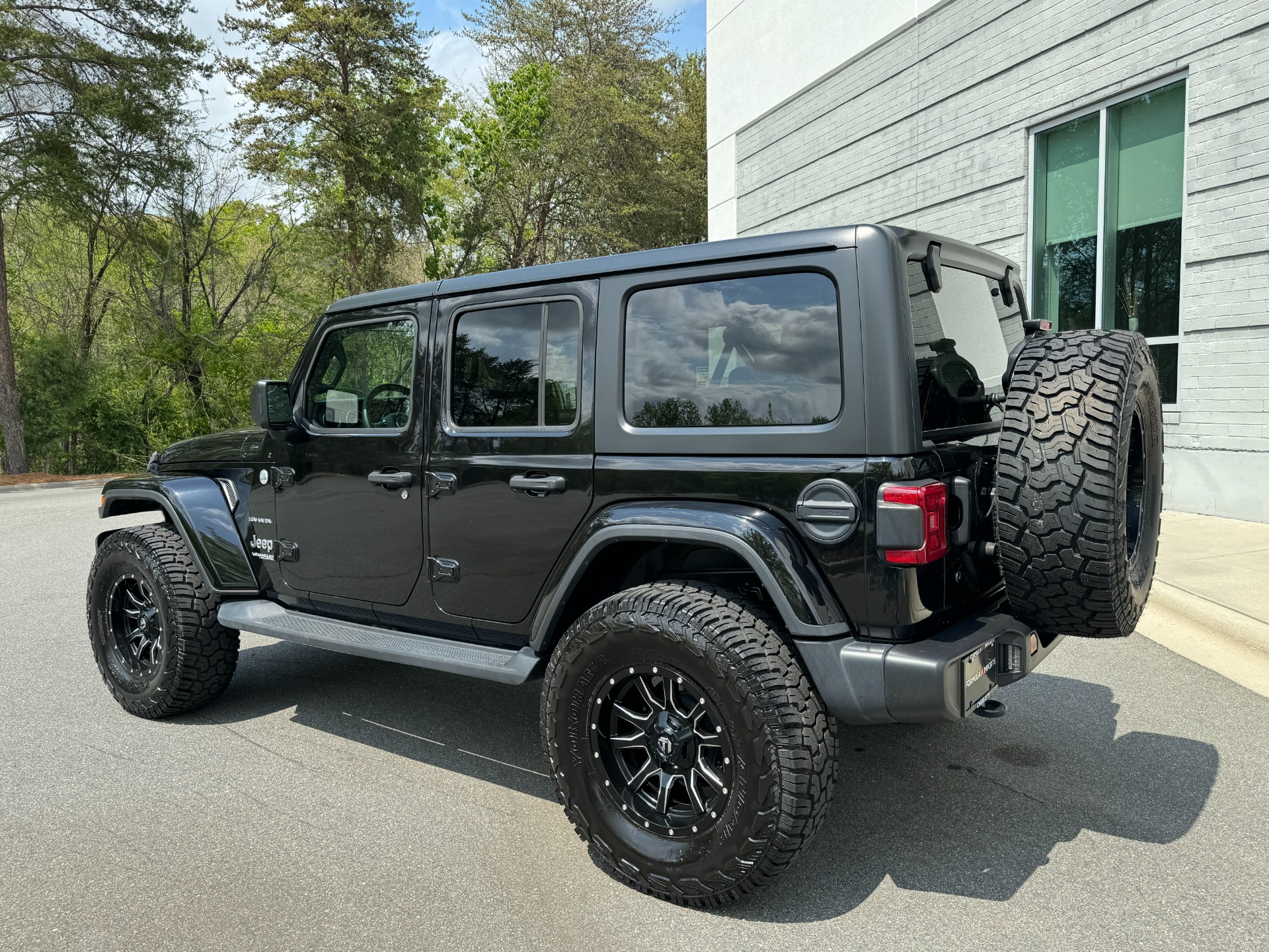Used 2018 Jeep WRANGLER UNLIMITED SAHARA 4X4 / MANUAL / NAV / ALPINE / FREEDOM TOP / REARVIEW for sale Sold at Formula Imports in Charlotte NC 28227 8