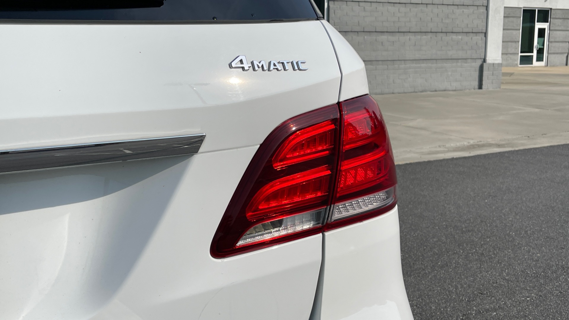 Used 2018 Mercedes-Benz GLE 350 4MATIC PREMIUM / NAV / SUNROOF / HTD STS / TRAILER HITCH / REARVIEW for sale Sold at Formula Imports in Charlotte NC 28227 24