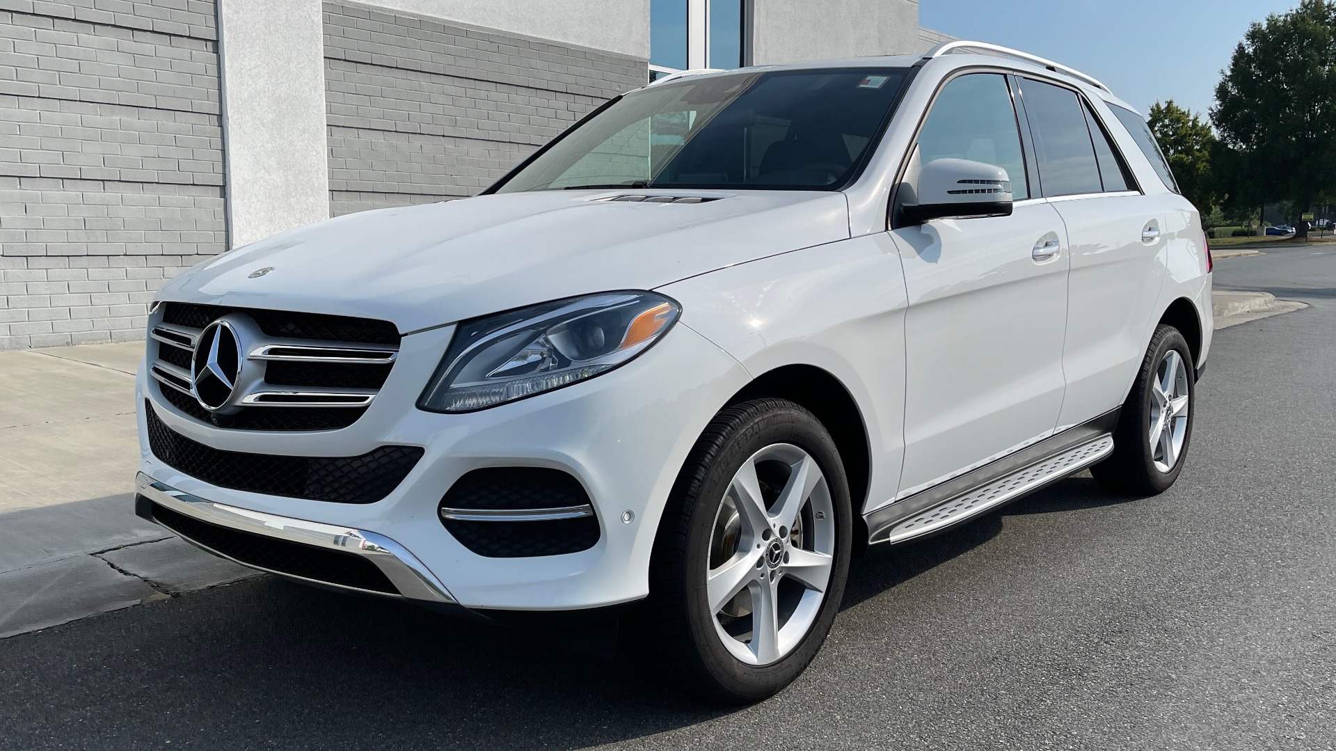 Used 2018 Mercedes-Benz GLE 350 4MATIC PREMIUM / NAV / SUNROOF / HTD STS / TRAILER HITCH / REARVIEW for sale Sold at Formula Imports in Charlotte NC 28227 3
