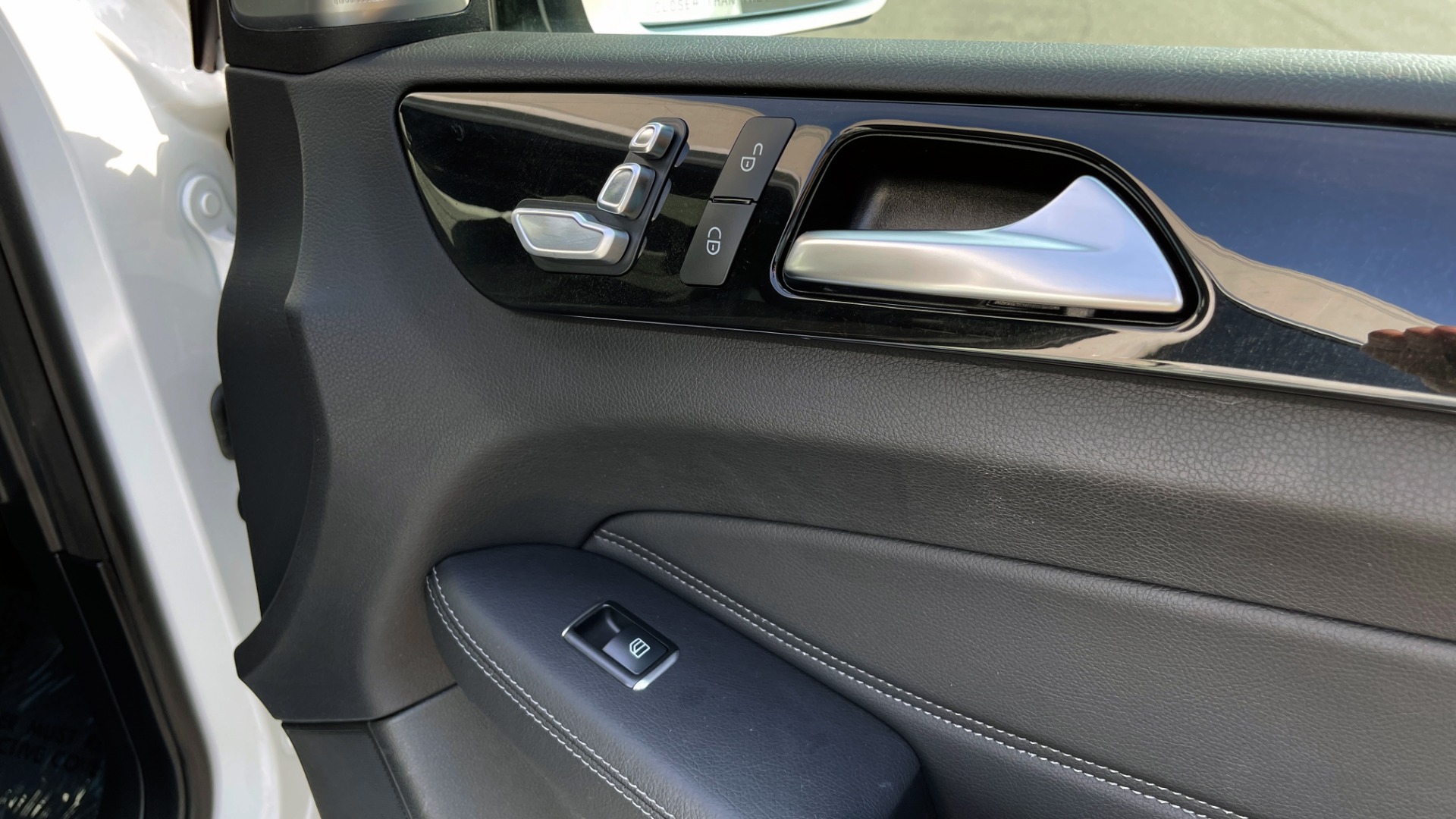 Used 2018 Mercedes-Benz GLE 350 4MATIC PREMIUM / NAV / SUNROOF / HTD STS / TRAILER HITCH / REARVIEW for sale Sold at Formula Imports in Charlotte NC 28227 65