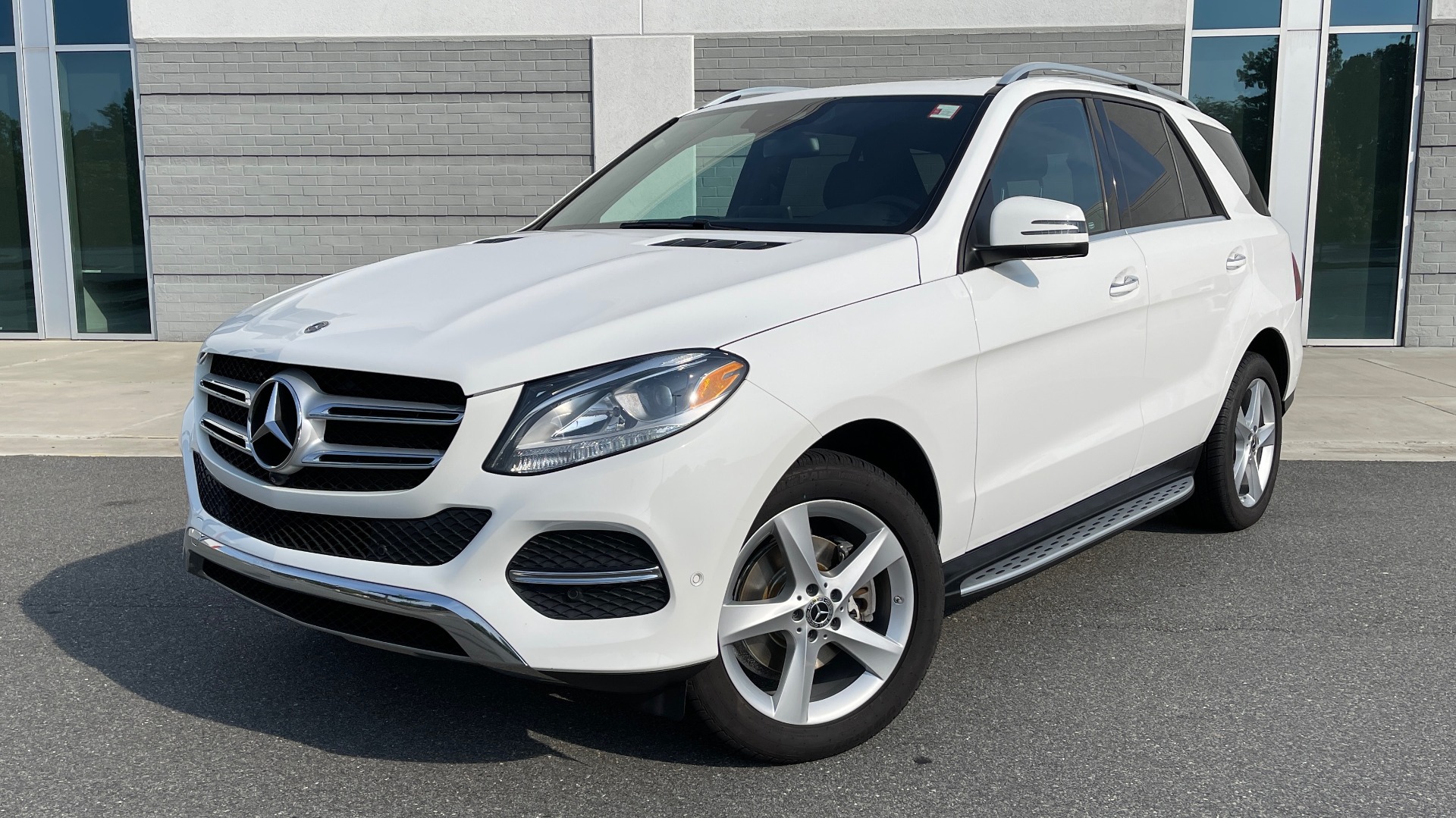 Used 2018 Mercedes-Benz GLE 350 4MATIC PREMIUM / NAV / SUNROOF / HTD STS / TRAILER HITCH / REARVIEW for sale Sold at Formula Imports in Charlotte NC 28227 1