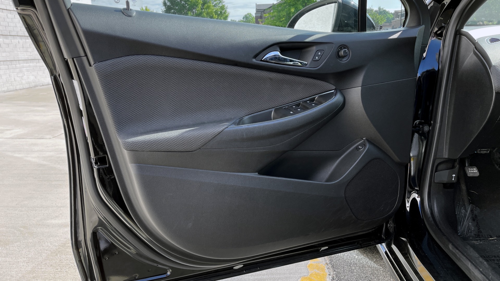 Used 2019 Chevrolet CRUZE LT / 1.4L TURBO / 6-SPD AUTO / AIR CONDITIONING / REARVIEW for sale Sold at Formula Imports in Charlotte NC 28227 19