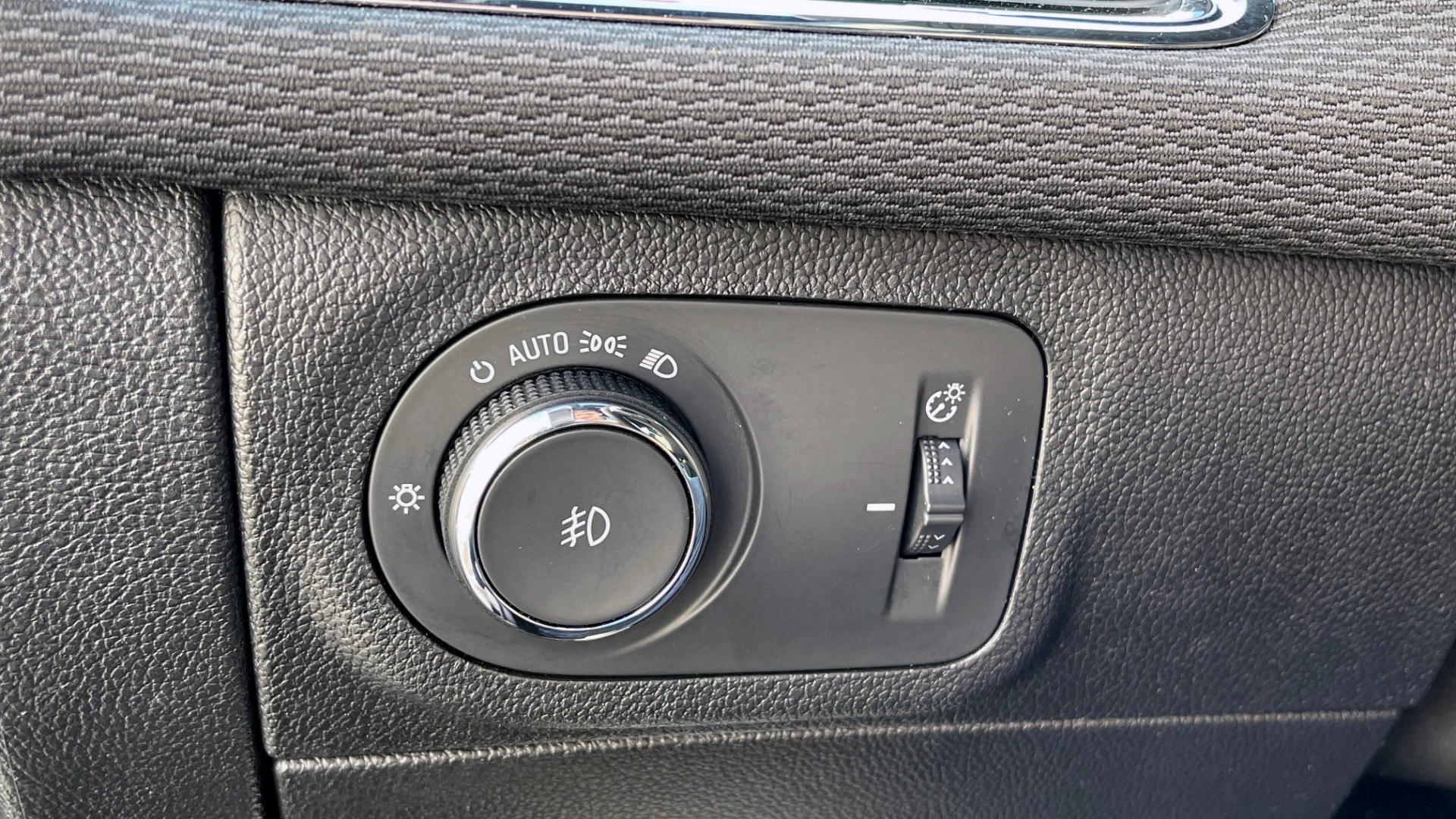 Used 2019 Chevrolet CRUZE LT / 1.4L TURBO / 6-SPD AUTO / AIR CONDITIONING / REARVIEW for sale Sold at Formula Imports in Charlotte NC 28227 21