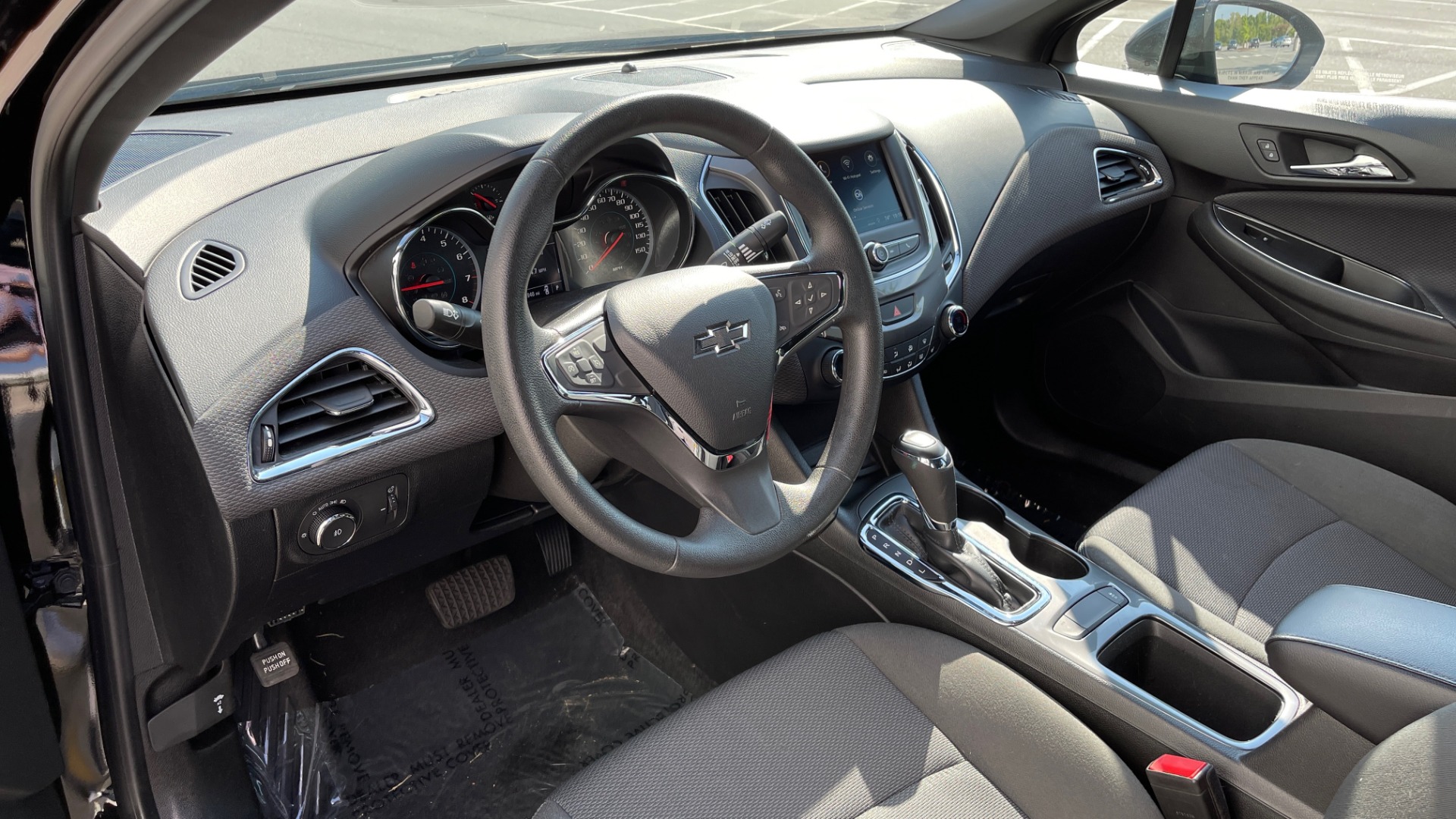 Used 2019 Chevrolet CRUZE LT / 1.4L TURBO / 6-SPD AUTO / AIR CONDITIONING / REARVIEW for sale Sold at Formula Imports in Charlotte NC 28227 33