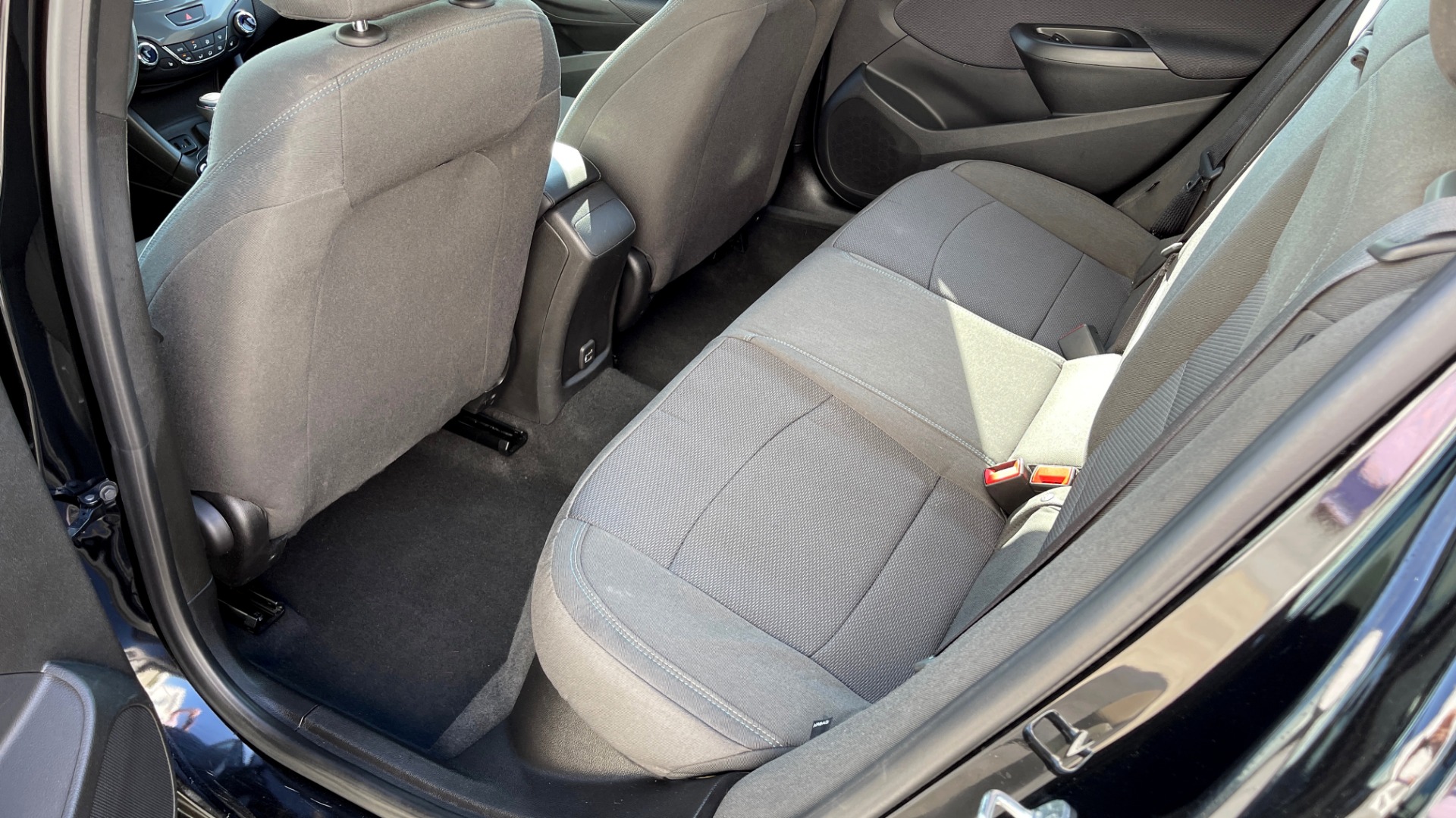 Used 2019 Chevrolet CRUZE LT / 1.4L TURBO / 6-SPD AUTO / AIR CONDITIONING / REARVIEW for sale Sold at Formula Imports in Charlotte NC 28227 37