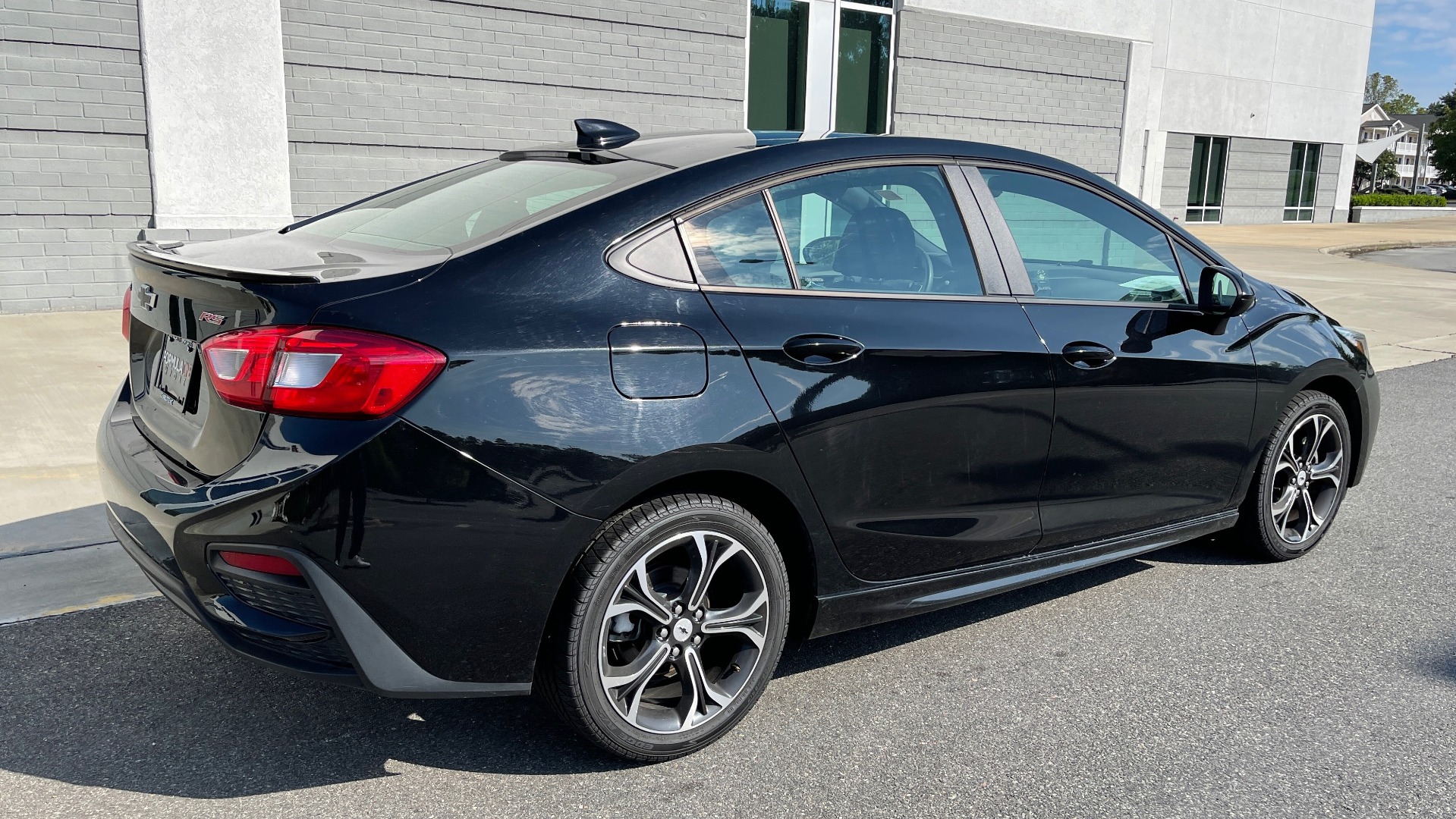 Used 2019 Chevrolet CRUZE LT / 1.4L TURBO / 6-SPD AUTO / AIR CONDITIONING / REARVIEW for sale Sold at Formula Imports in Charlotte NC 28227 4