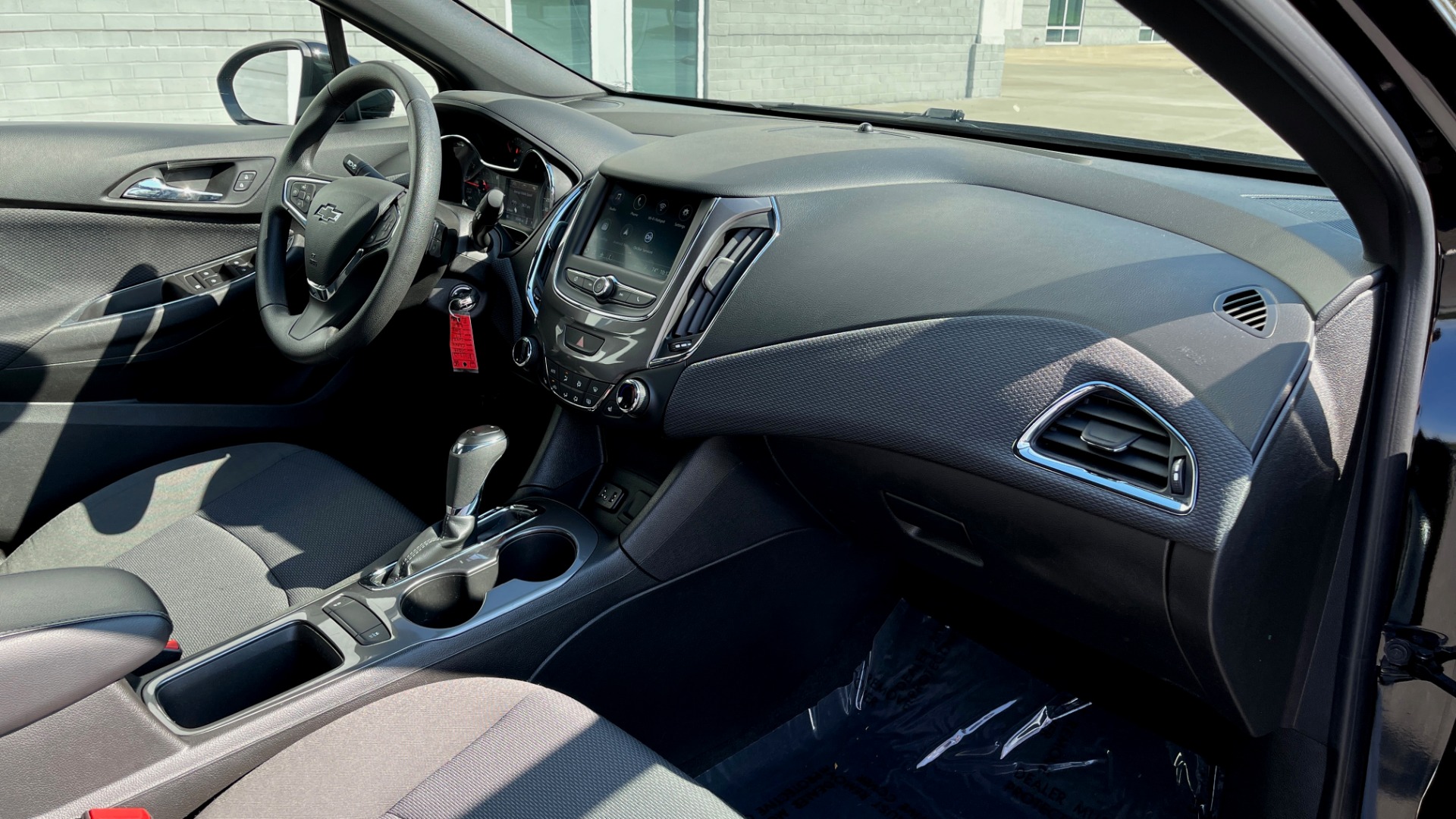 Used 2019 Chevrolet CRUZE LT / 1.4L TURBO / 6-SPD AUTO / AIR CONDITIONING / REARVIEW for sale Sold at Formula Imports in Charlotte NC 28227 47