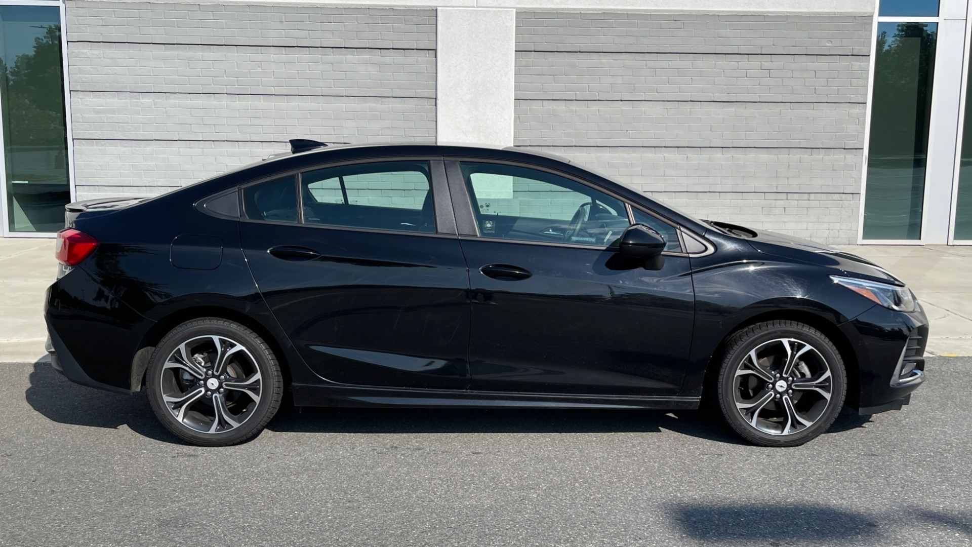Used 2019 Chevrolet CRUZE LT / 1.4L TURBO / 6-SPD AUTO / AIR CONDITIONING / REARVIEW for sale Sold at Formula Imports in Charlotte NC 28227 5