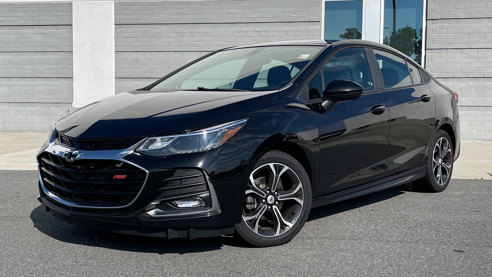 Used 2019 Chevrolet CRUZE LT / 1.4L TURBO / 6-SPD AUTO / AIR CONDITIONING / REARVIEW for sale Sold at Formula Imports in Charlotte NC 28227 1