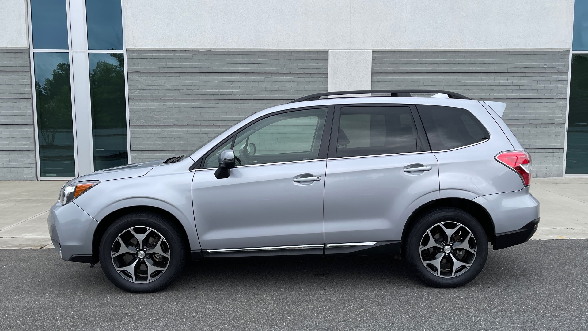 Used 2016 Subaru FORESTER 2.0XT TOURING / NAV / SUNROOF / ADAPT CRS / PRE-COLLISION / REARVIEW for sale Sold at Formula Imports in Charlotte NC 28227 4