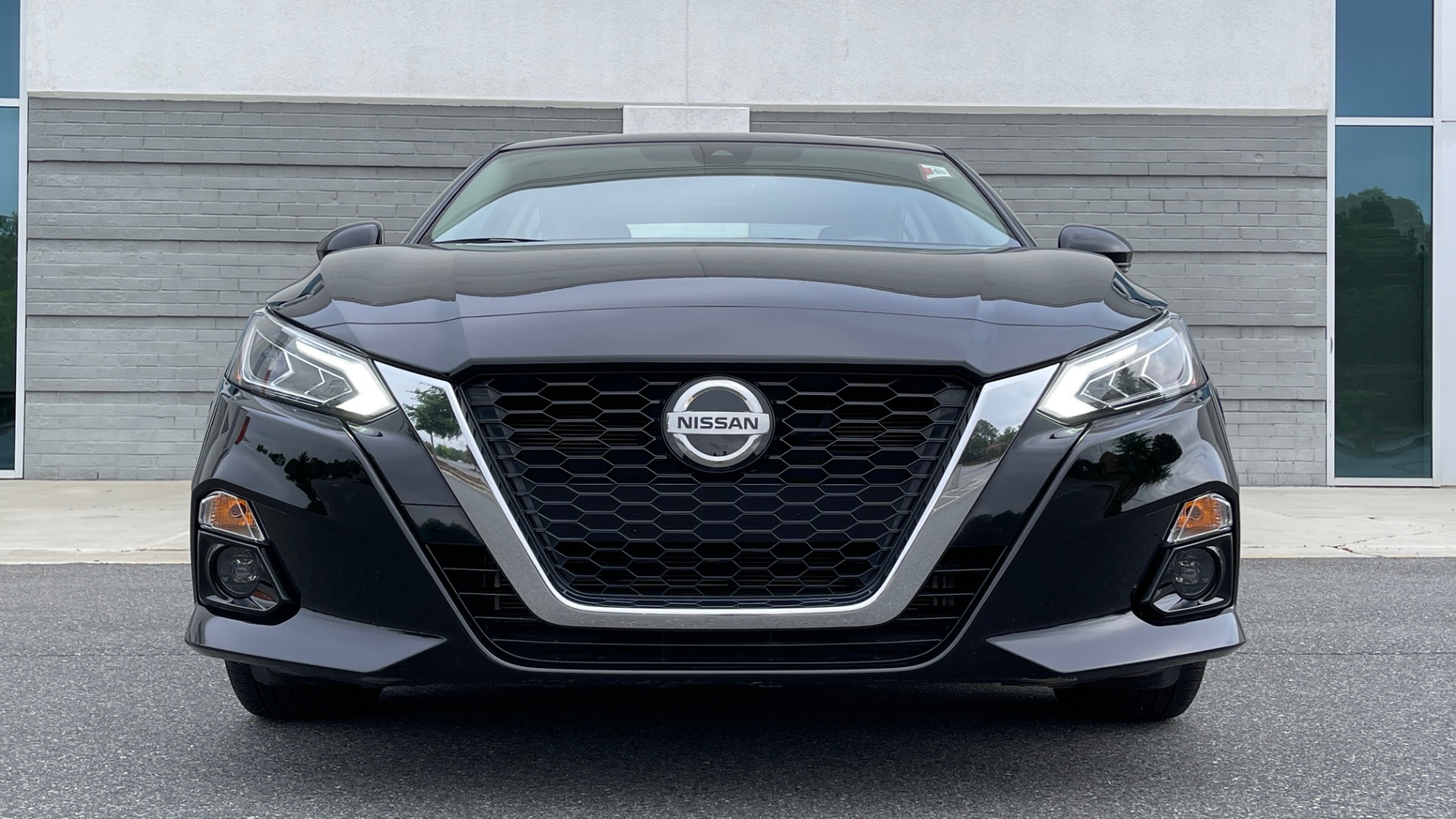 Used 2019 Nissan ALTIMA 2.5 SV SEDAN / CVT TRANS / SUNROOF / REARVIEW / LOW MILES for sale Sold at Formula Imports in Charlotte NC 28227 16