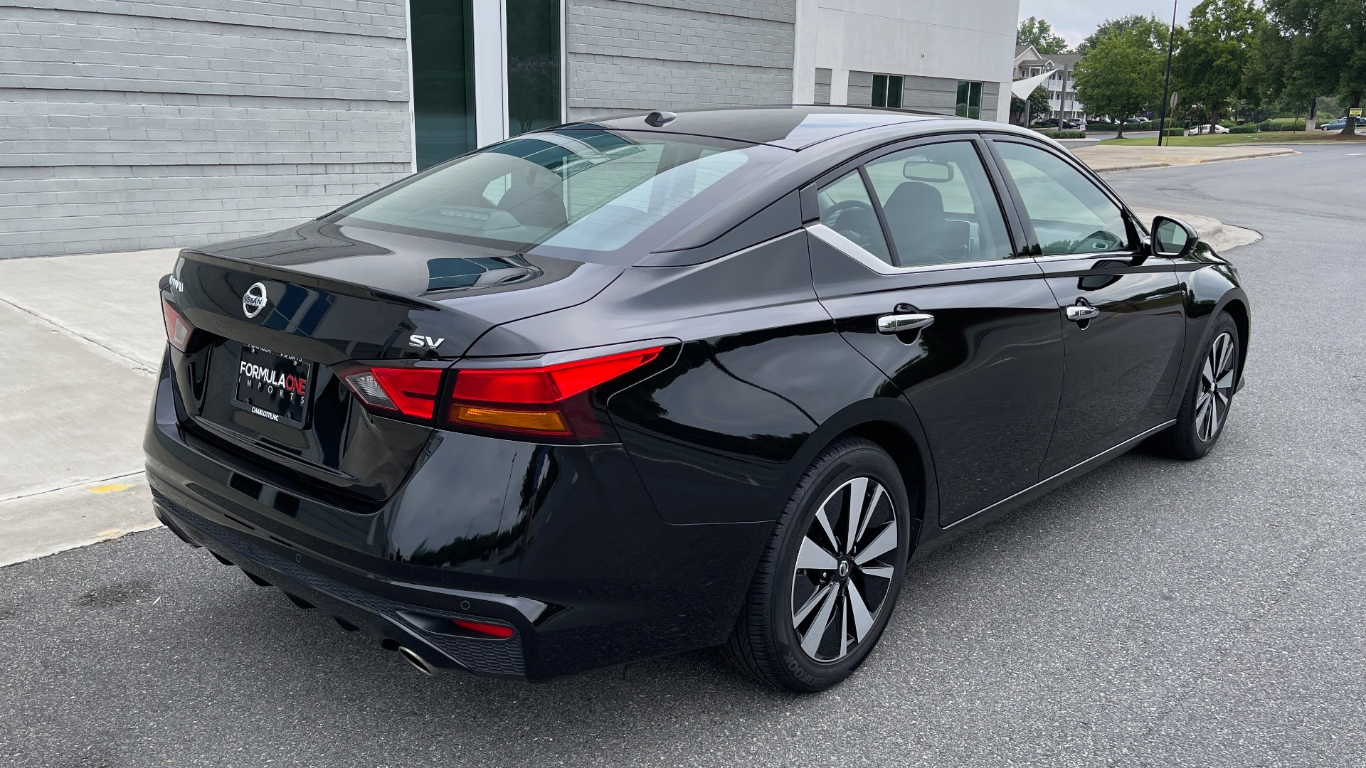 Used 2019 Nissan ALTIMA 2.5 SV SEDAN / CVT TRANS / SUNROOF / REARVIEW / LOW MILES for sale Sold at Formula Imports in Charlotte NC 28227 2