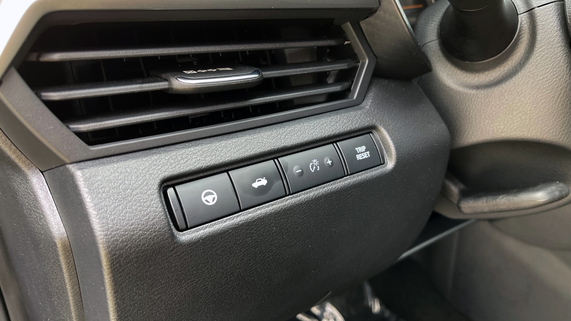 Used 2019 Nissan ALTIMA 2.5 SV SEDAN / CVT TRANS / SUNROOF / REARVIEW / LOW MILES for sale Sold at Formula Imports in Charlotte NC 28227 27