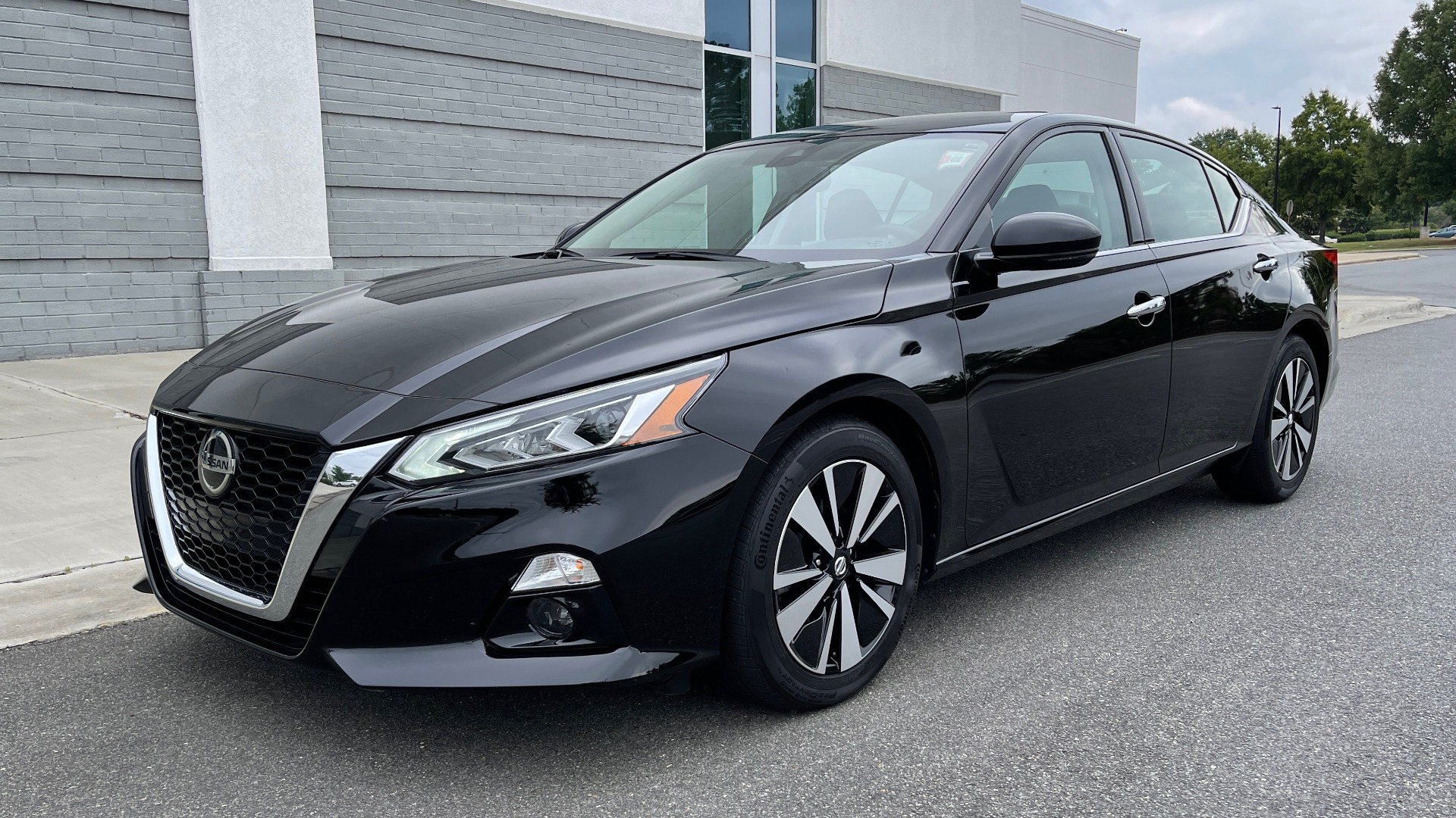 Used 2019 Nissan ALTIMA 2.5 SV SEDAN / CVT TRANS / SUNROOF / REARVIEW / LOW MILES for sale Sold at Formula Imports in Charlotte NC 28227 3