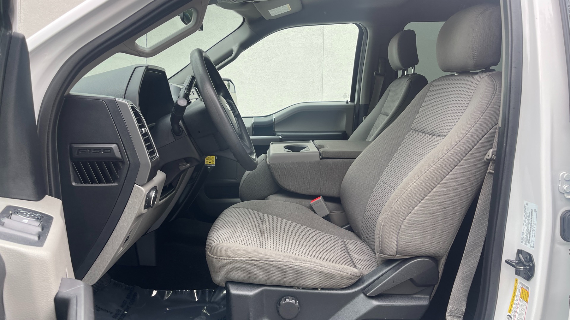 Used 2020 Ford F-150 XLT / 5.0L V8 / CREW CAB 4X4 / 17IN ALUMINUM WHEELS / CLOTH SEATS for sale Sold at Formula Imports in Charlotte NC 28227 10
