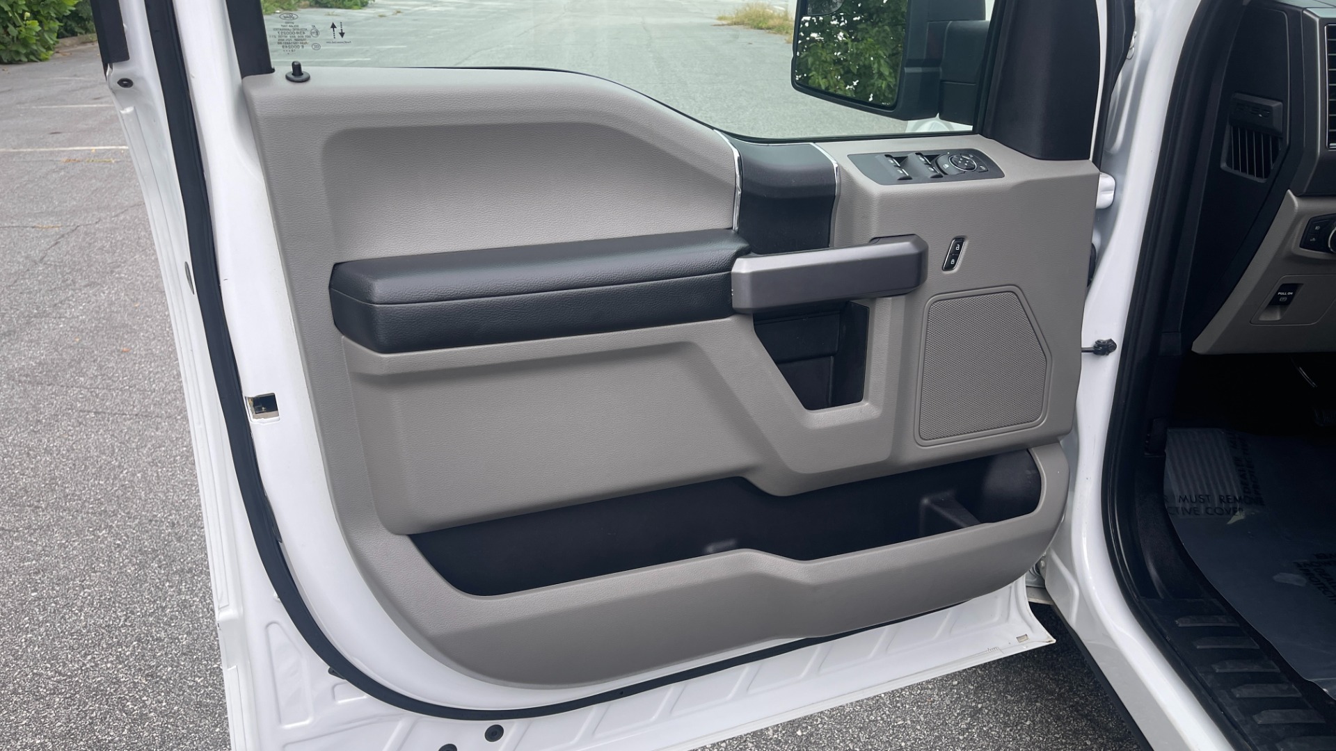 Used 2020 Ford F-150 XLT / 5.0L V8 / CREW CAB 4X4 / 17IN ALUMINUM WHEELS / CLOTH SEATS for sale Sold at Formula Imports in Charlotte NC 28227 32