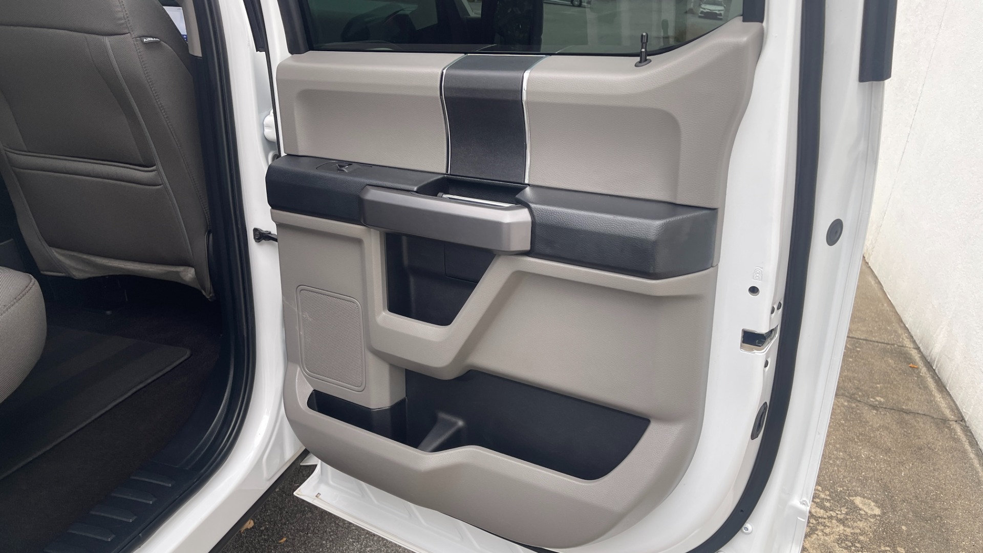 Used 2020 Ford F-150 XLT / 5.0L V8 / CREW CAB 4X4 / 17IN ALUMINUM WHEELS / CLOTH SEATS for sale Sold at Formula Imports in Charlotte NC 28227 33