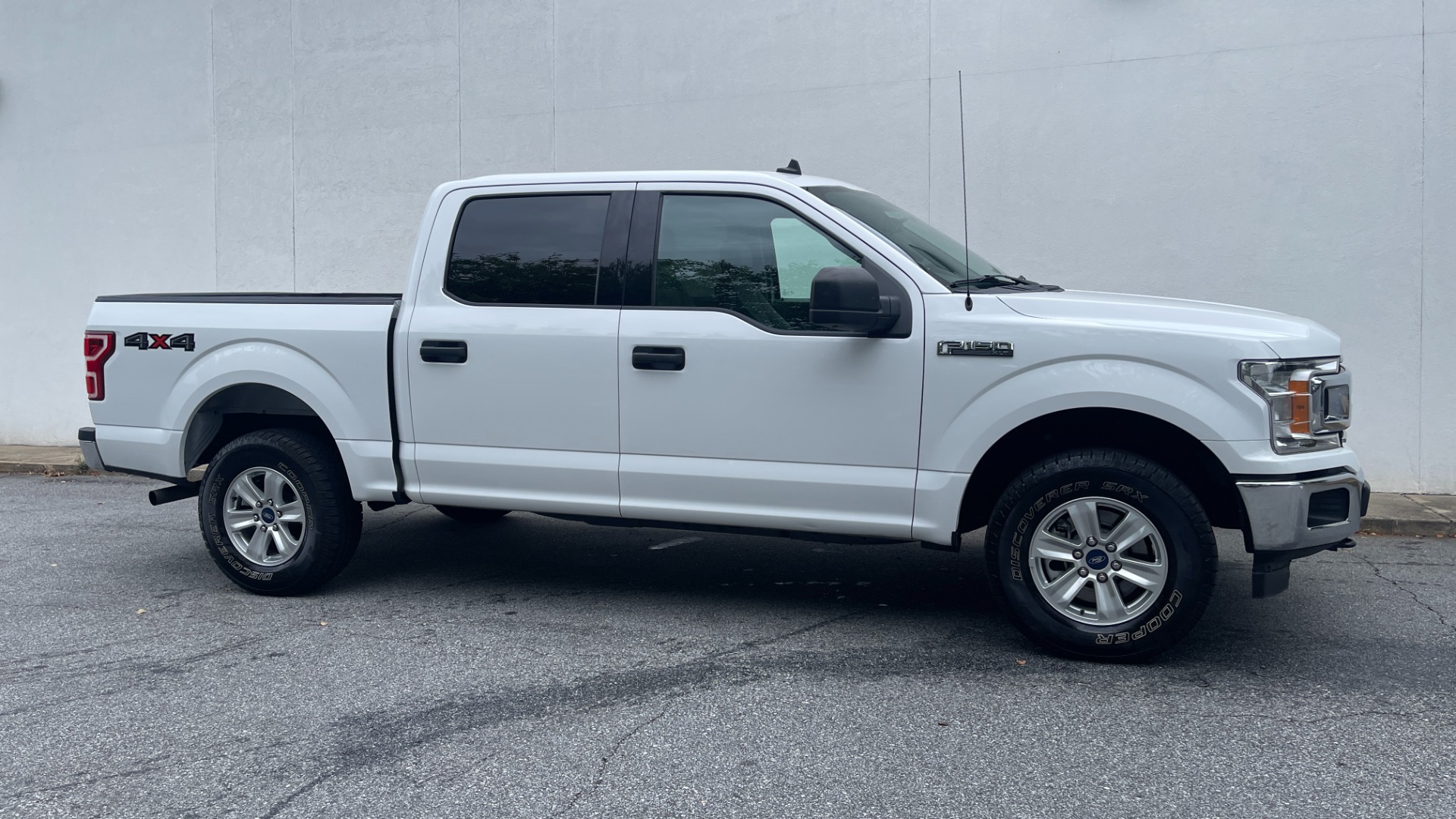 Used 2020 Ford F-150 XLT / 5.0L V8 / CREW CAB 4X4 / 17IN ALUMINUM WHEELS / CLOTH SEATS for sale Sold at Formula Imports in Charlotte NC 28227 4