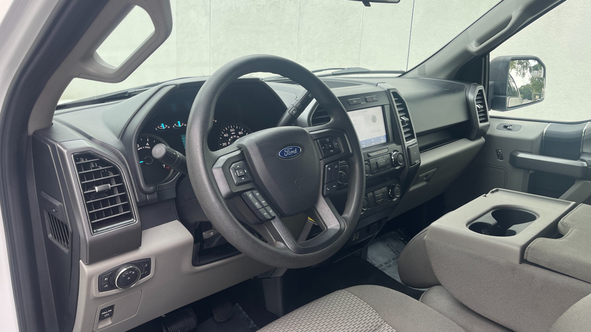 Used 2020 Ford F-150 XLT / 5.0L V8 / CREW CAB 4X4 / 17IN ALUMINUM WHEELS / CLOTH SEATS for sale Sold at Formula Imports in Charlotte NC 28227 9