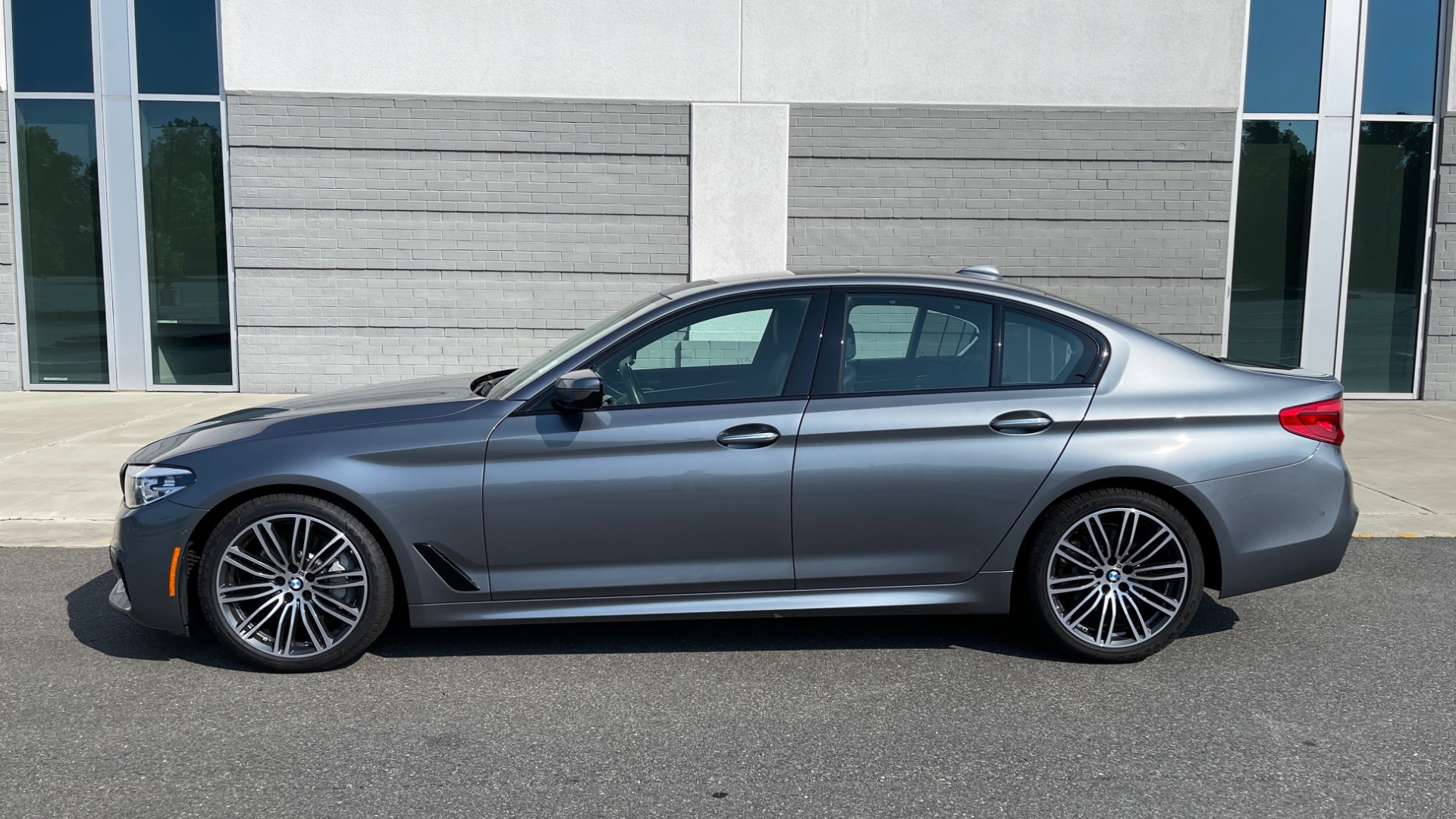 Used 2018 BMW 5 SERIES 540I XDRIVE M-SPORT / DRVR ASST / PDC / APPLE / HUD / H/K SND for sale Sold at Formula Imports in Charlotte NC 28227 4