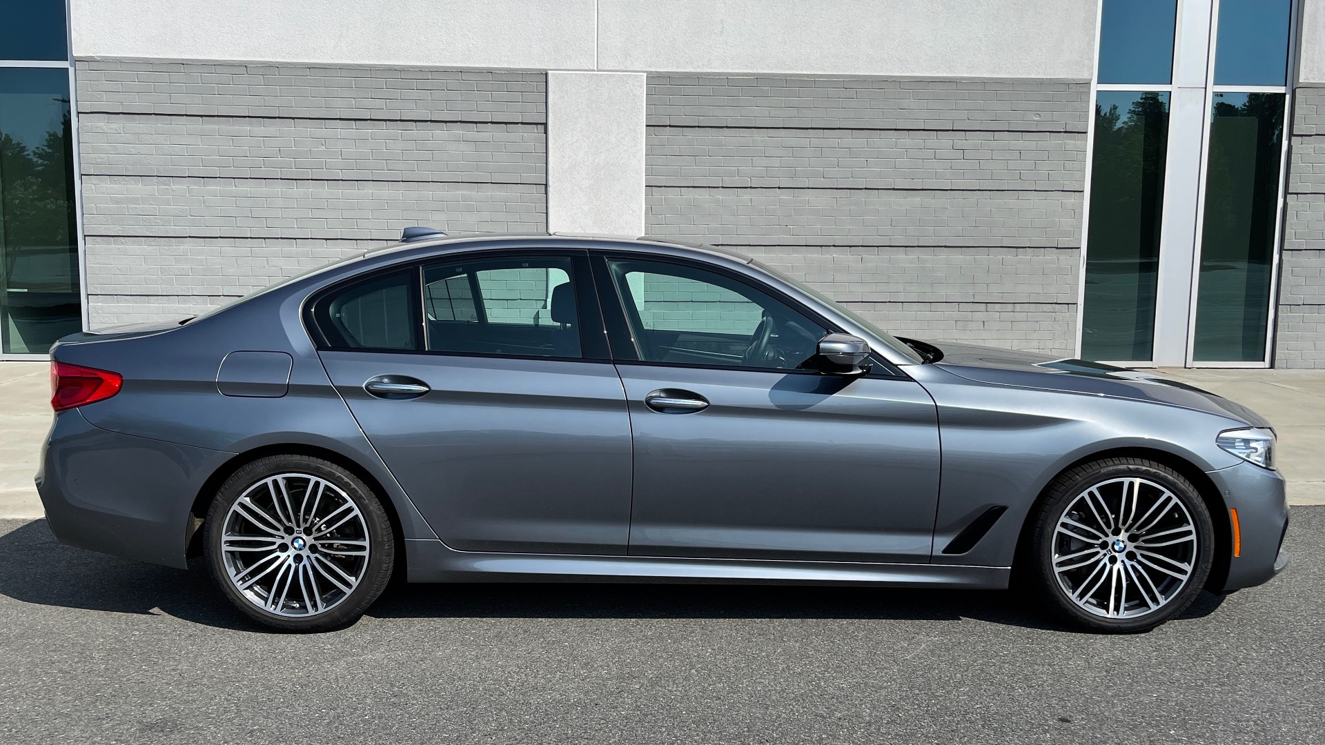 Used 2018 BMW 5 SERIES 540I XDRIVE M-SPORT / DRVR ASST / PDC / APPLE / HUD / H/K SND for sale Sold at Formula Imports in Charlotte NC 28227 7