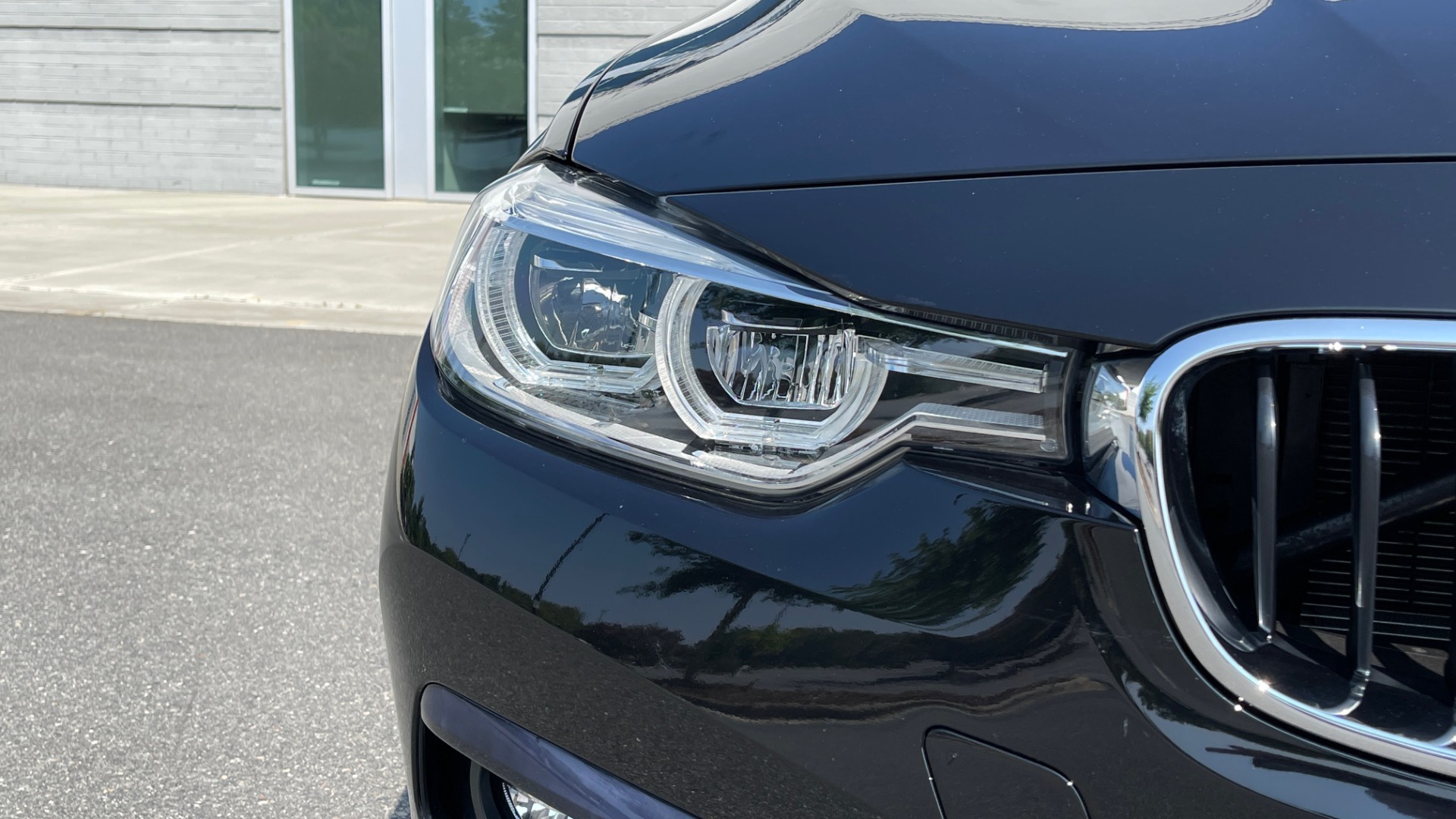 Used 2018 BMW 3 SERIES 330I XDRIVE / CONV PKG / SUNROOF / HTD STS / ABSD / REARVIEW for sale Sold at Formula Imports in Charlotte NC 28227 12