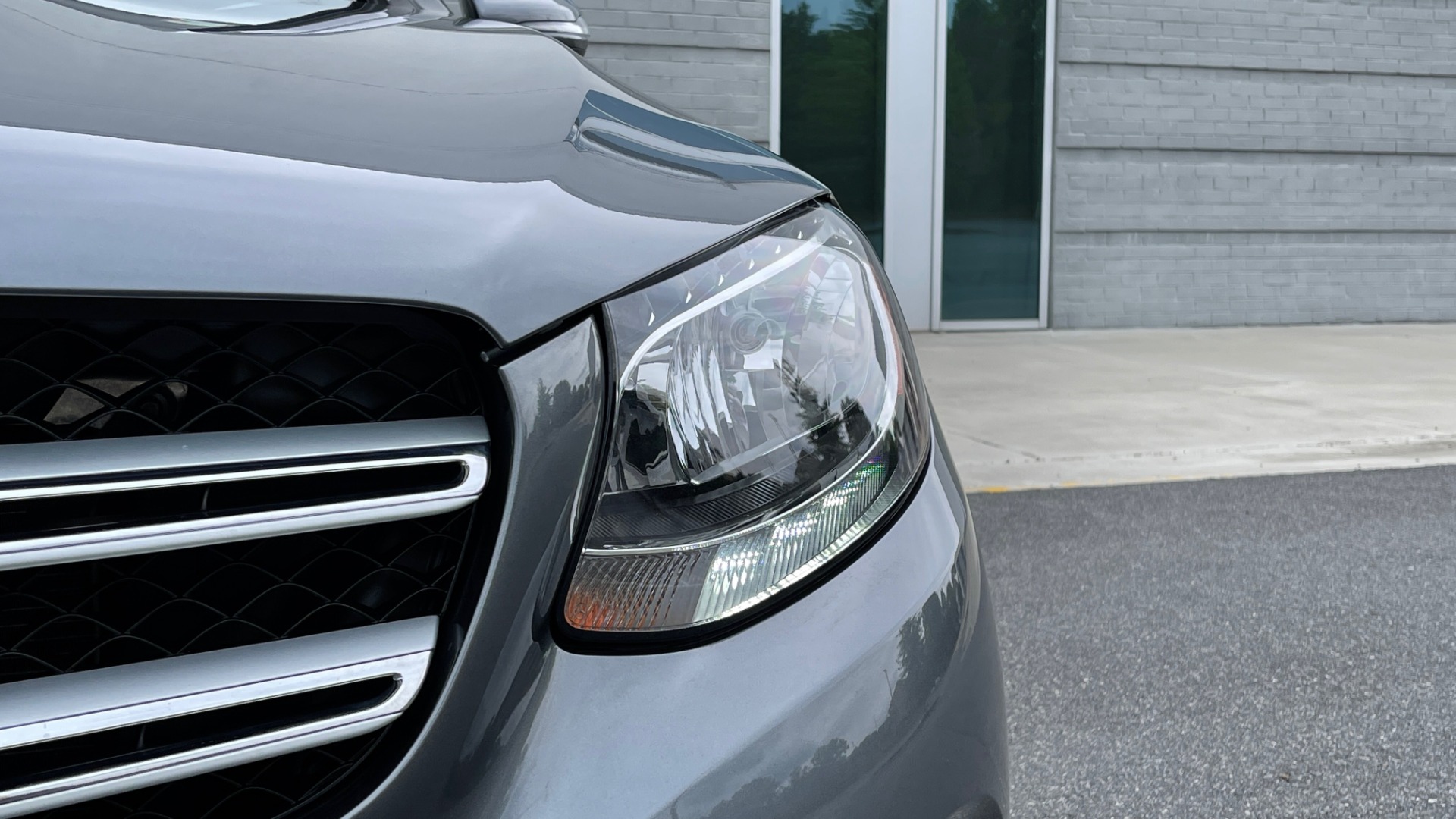 Used 2018 Mercedes-Benz GLC 300 4MATIC PREMIUM / PANO-ROOF / HTD STS / APPLE / REARVIEW for sale Sold at Formula Imports in Charlotte NC 28227 15
