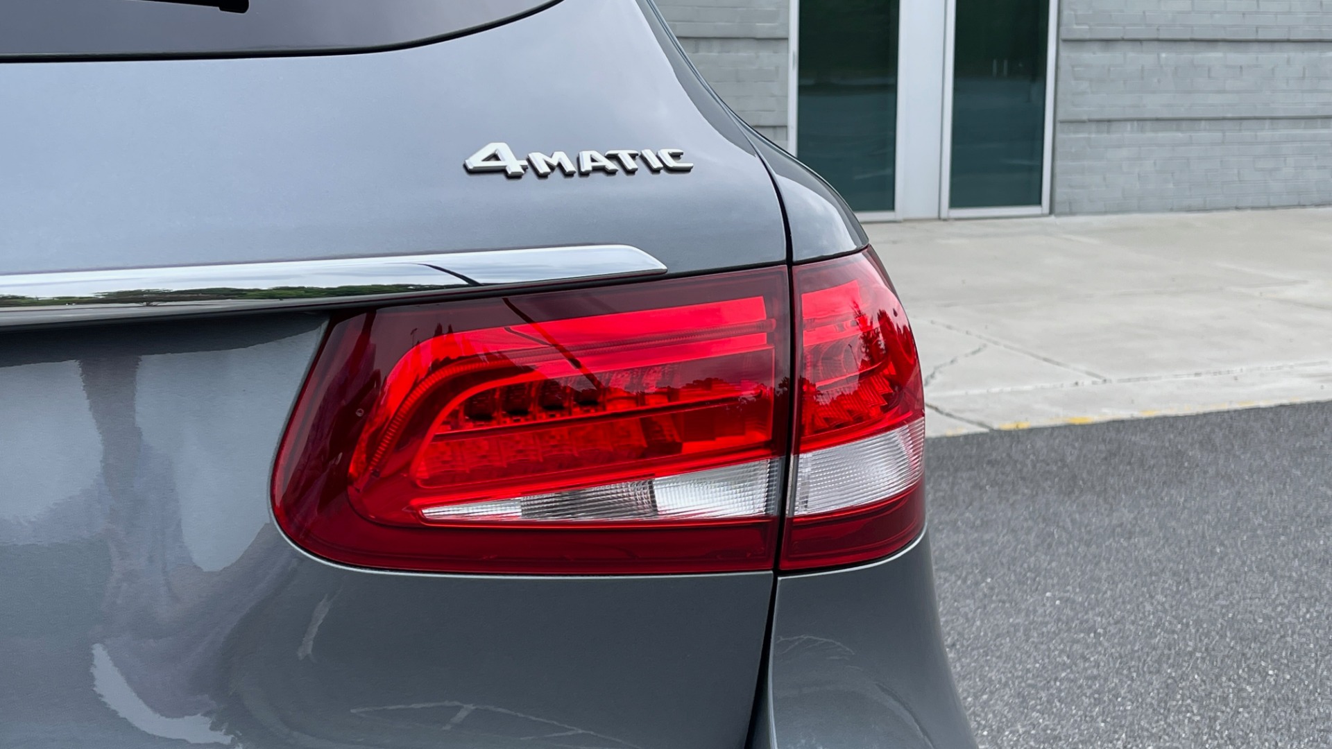 Used 2018 Mercedes-Benz GLC 300 4MATIC PREMIUM / PANO-ROOF / HTD STS / APPLE / REARVIEW for sale Sold at Formula Imports in Charlotte NC 28227 25