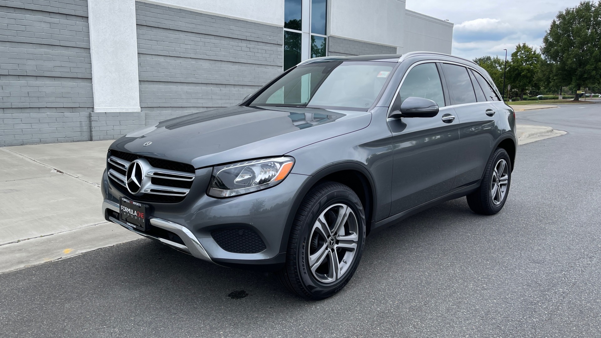 Used 2018 Mercedes-Benz GLC 300 4MATIC PREMIUM / PANO-ROOF / HTD STS / APPLE / REARVIEW for sale Sold at Formula Imports in Charlotte NC 28227 3