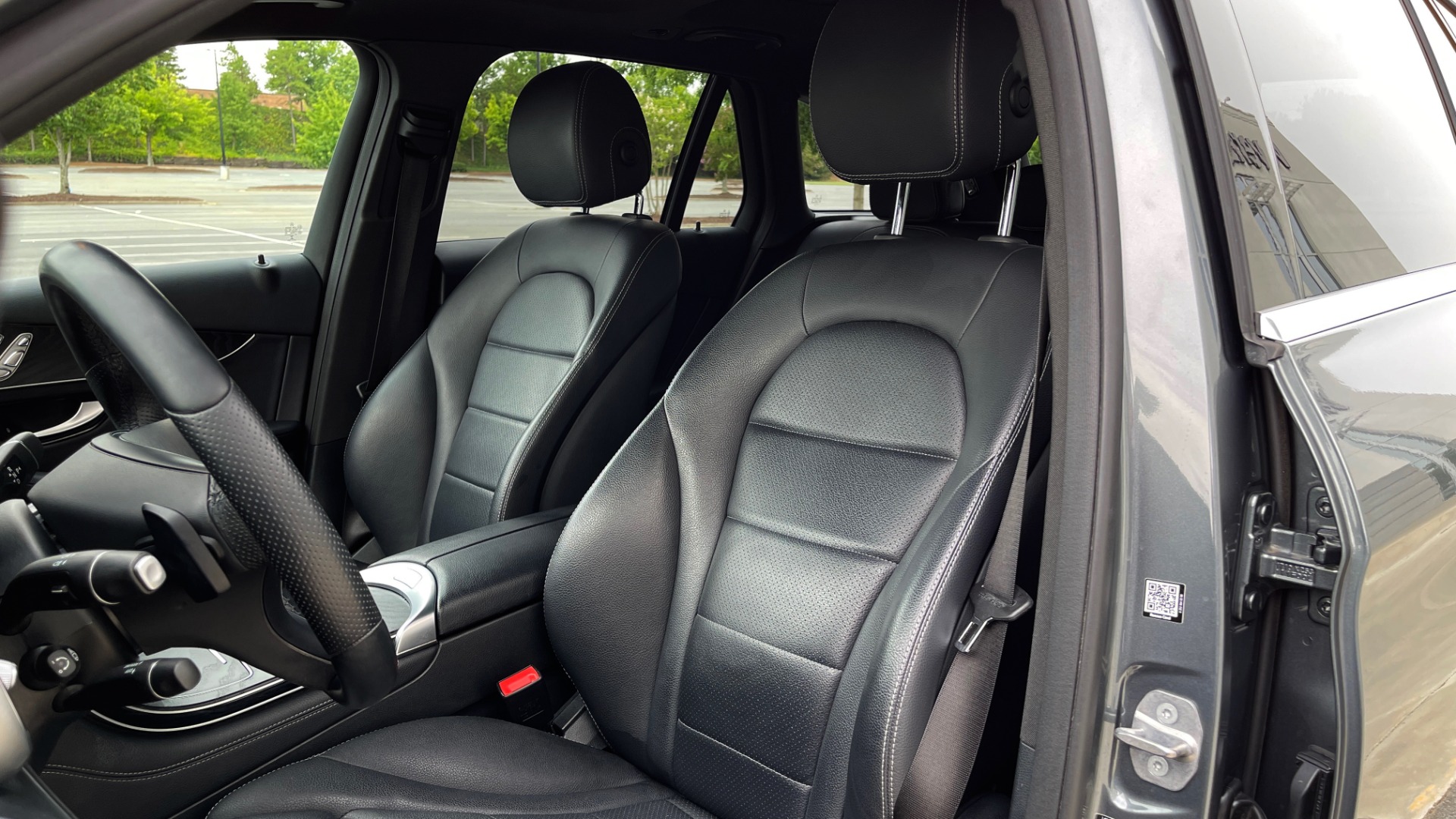Used 2018 Mercedes-Benz GLC 300 4MATIC PREMIUM / PANO-ROOF / HTD STS / APPLE / REARVIEW for sale Sold at Formula Imports in Charlotte NC 28227 30