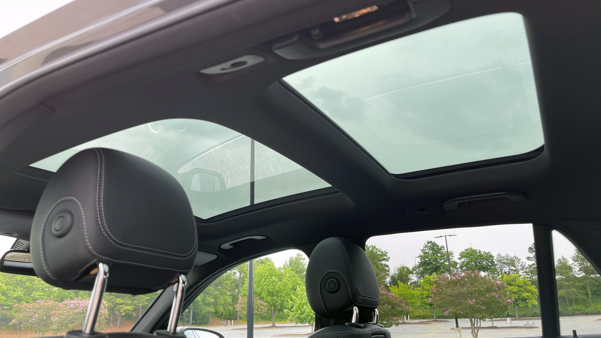 Used 2018 Mercedes-Benz GLC 300 4MATIC PREMIUM / PANO-ROOF / HTD STS / APPLE / REARVIEW for sale Sold at Formula Imports in Charlotte NC 28227 50