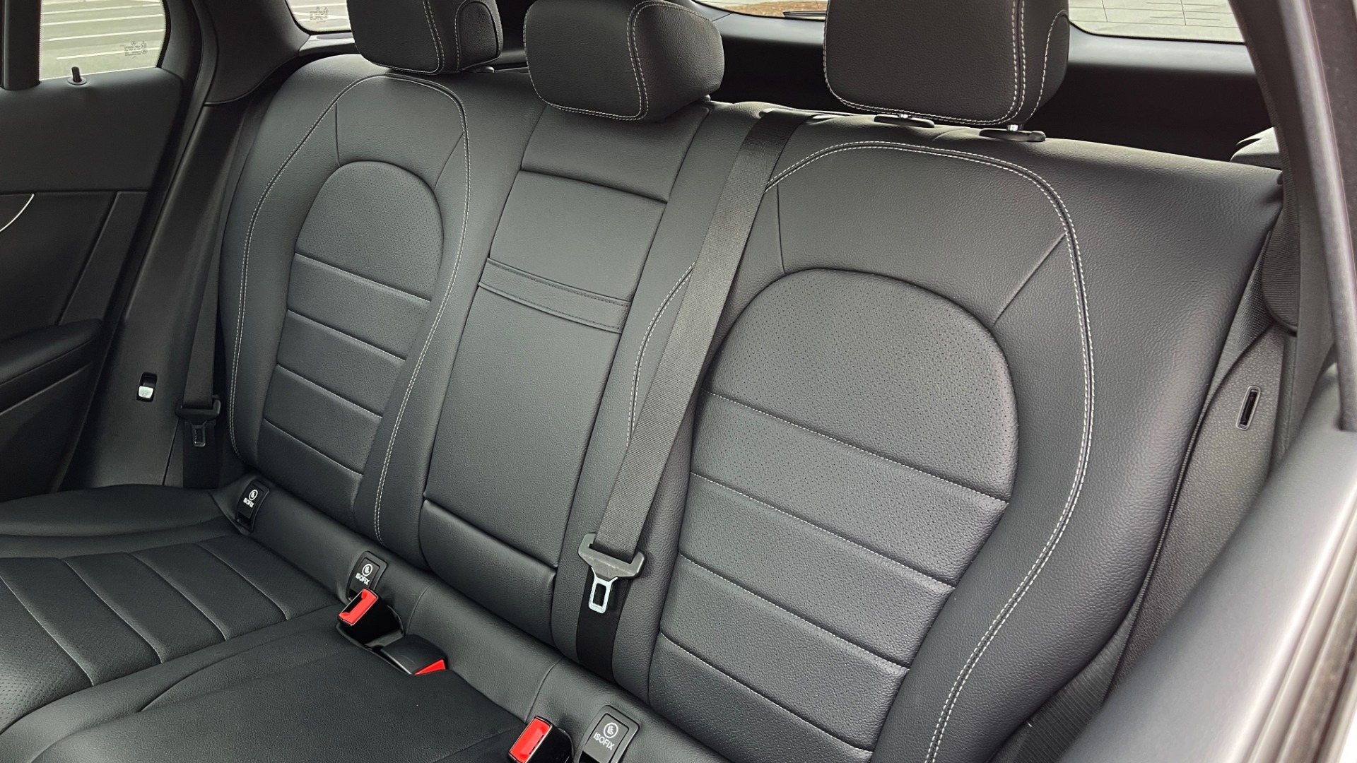 Used 2018 Mercedes-Benz GLC 300 4MATIC PREMIUM / PANO-ROOF / HTD STS / APPLE / REARVIEW for sale Sold at Formula Imports in Charlotte NC 28227 52