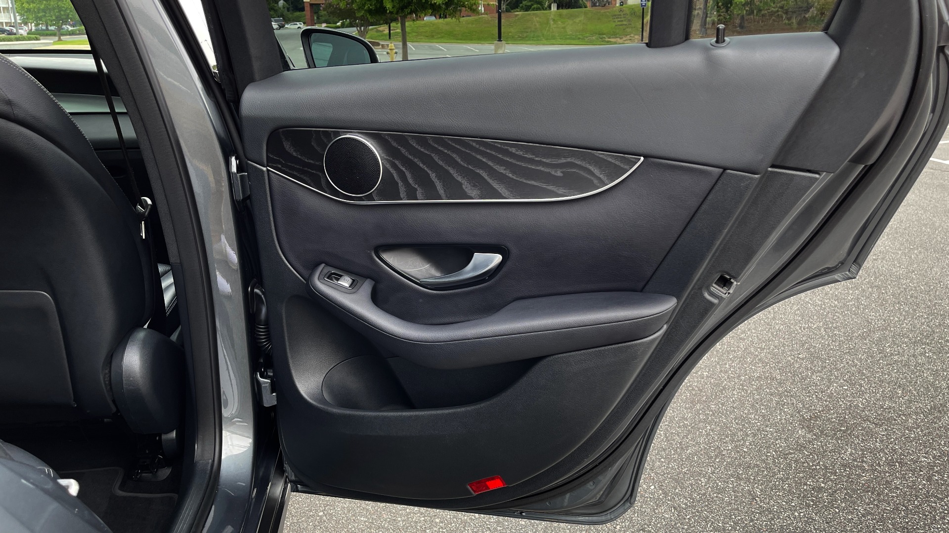 Used 2018 Mercedes-Benz GLC 300 4MATIC PREMIUM / PANO-ROOF / HTD STS / APPLE / REARVIEW for sale Sold at Formula Imports in Charlotte NC 28227 54