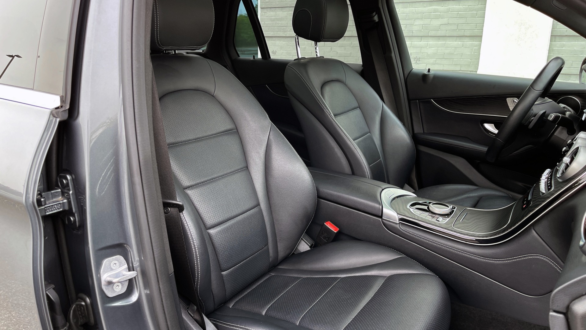 Used 2018 Mercedes-Benz GLC 300 4MATIC PREMIUM / PANO-ROOF / HTD STS / APPLE / REARVIEW for sale Sold at Formula Imports in Charlotte NC 28227 61
