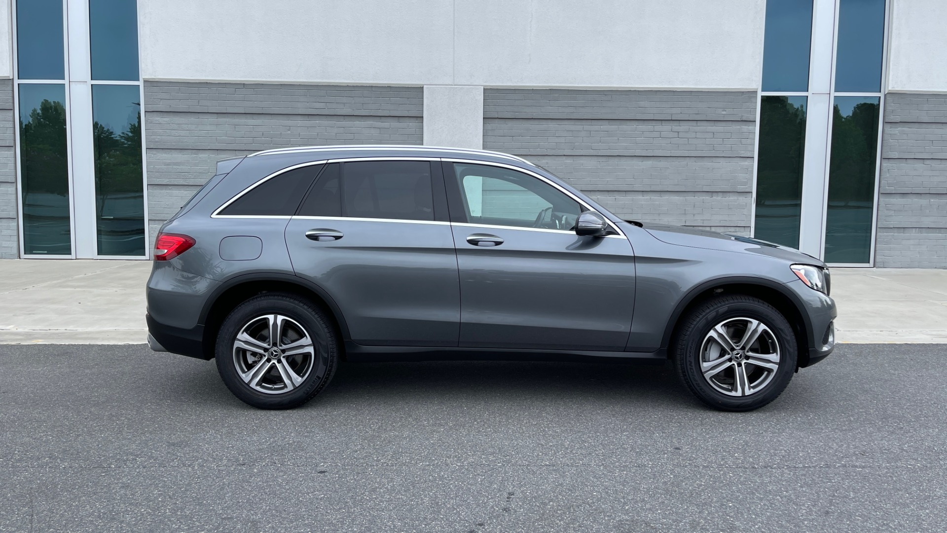 Used 2018 Mercedes-Benz GLC 300 4MATIC PREMIUM / PANO-ROOF / HTD STS / APPLE / REARVIEW for sale Sold at Formula Imports in Charlotte NC 28227 7