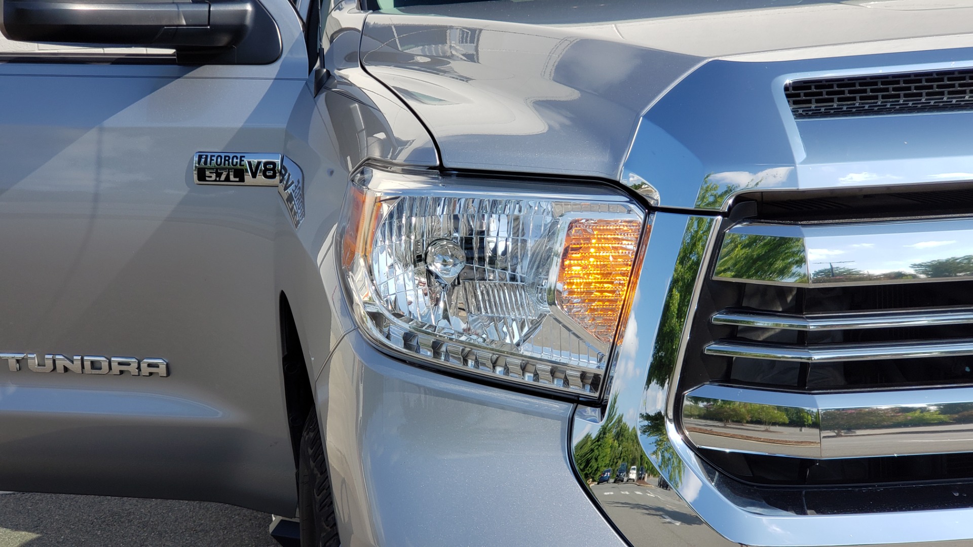 Used 2017 Toyota TUNDRA 4WD SR5 CREWMAX / 5.7L V8 / 6-SPD AUTO / NAV / REARVIEW for sale Sold at Formula Imports in Charlotte NC 28227 23