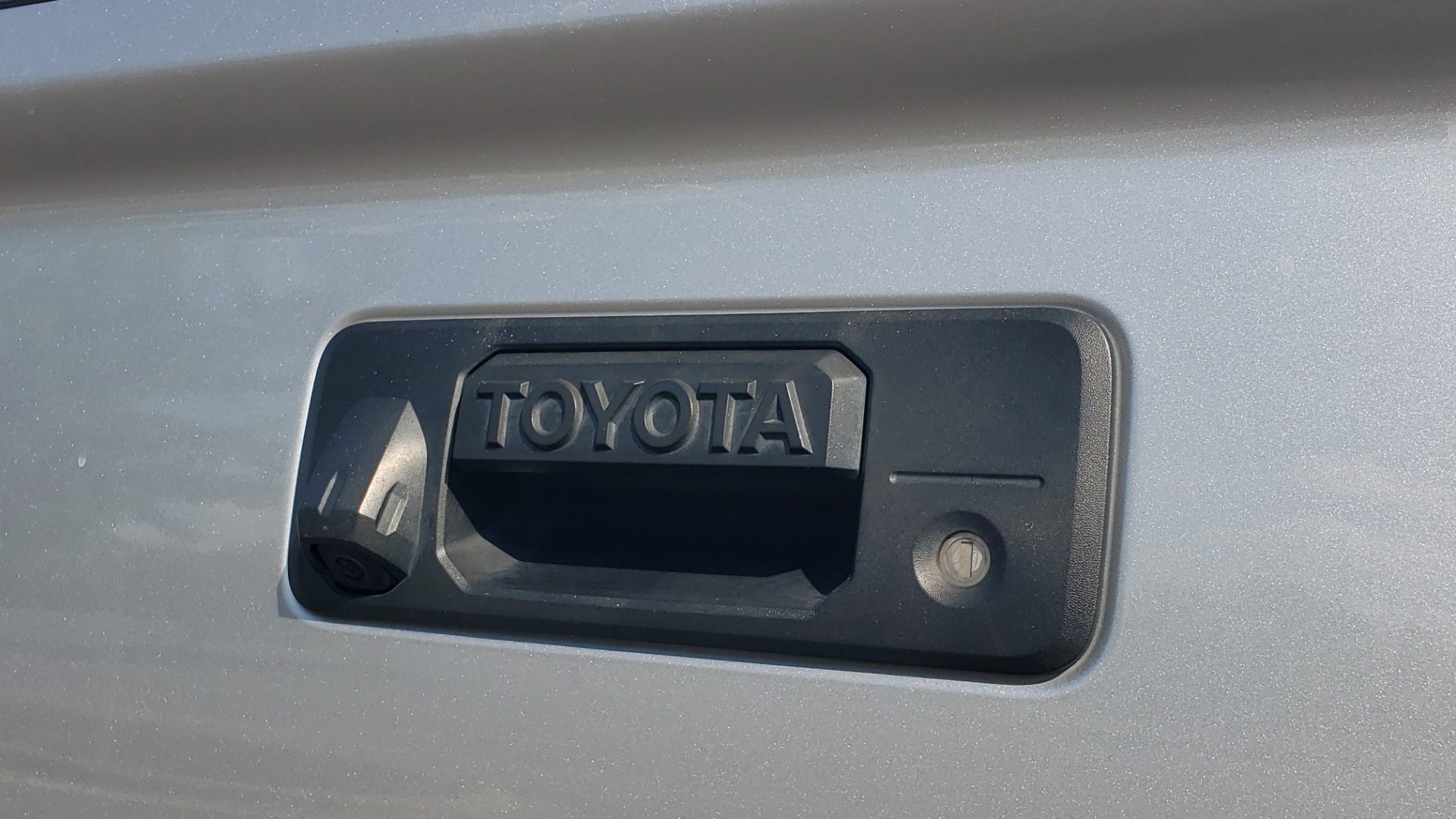 Used 2017 Toyota TUNDRA 4WD SR5 CREWMAX / 5.7L V8 / 6-SPD AUTO / NAV / REARVIEW for sale Sold at Formula Imports in Charlotte NC 28227 31