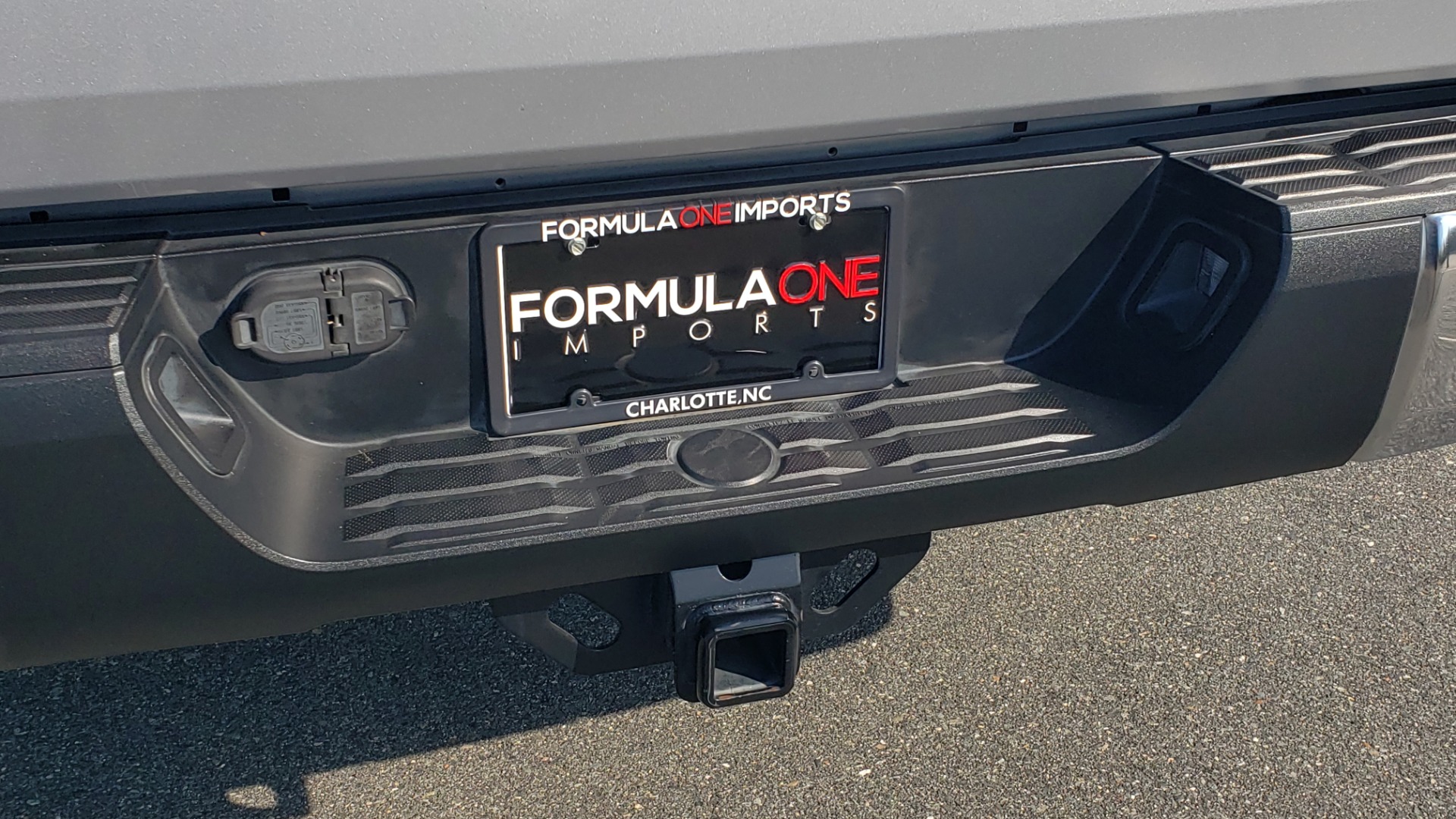 Used 2017 Toyota TUNDRA 4WD SR5 CREWMAX / 5.7L V8 / 6-SPD AUTO / NAV / REARVIEW for sale Sold at Formula Imports in Charlotte NC 28227 32