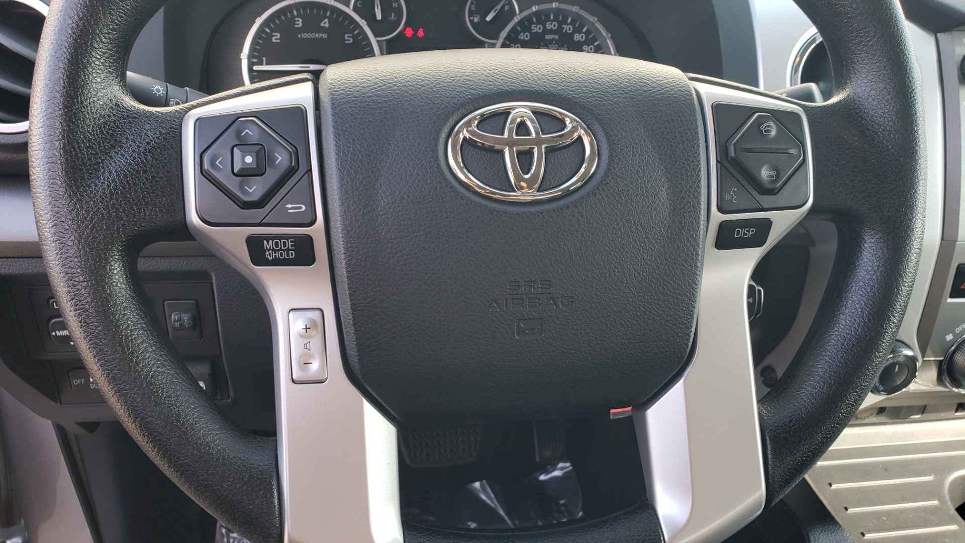Used 2017 Toyota TUNDRA 4WD SR5 CREWMAX / 5.7L V8 / 6-SPD AUTO / NAV / REARVIEW for sale Sold at Formula Imports in Charlotte NC 28227 42