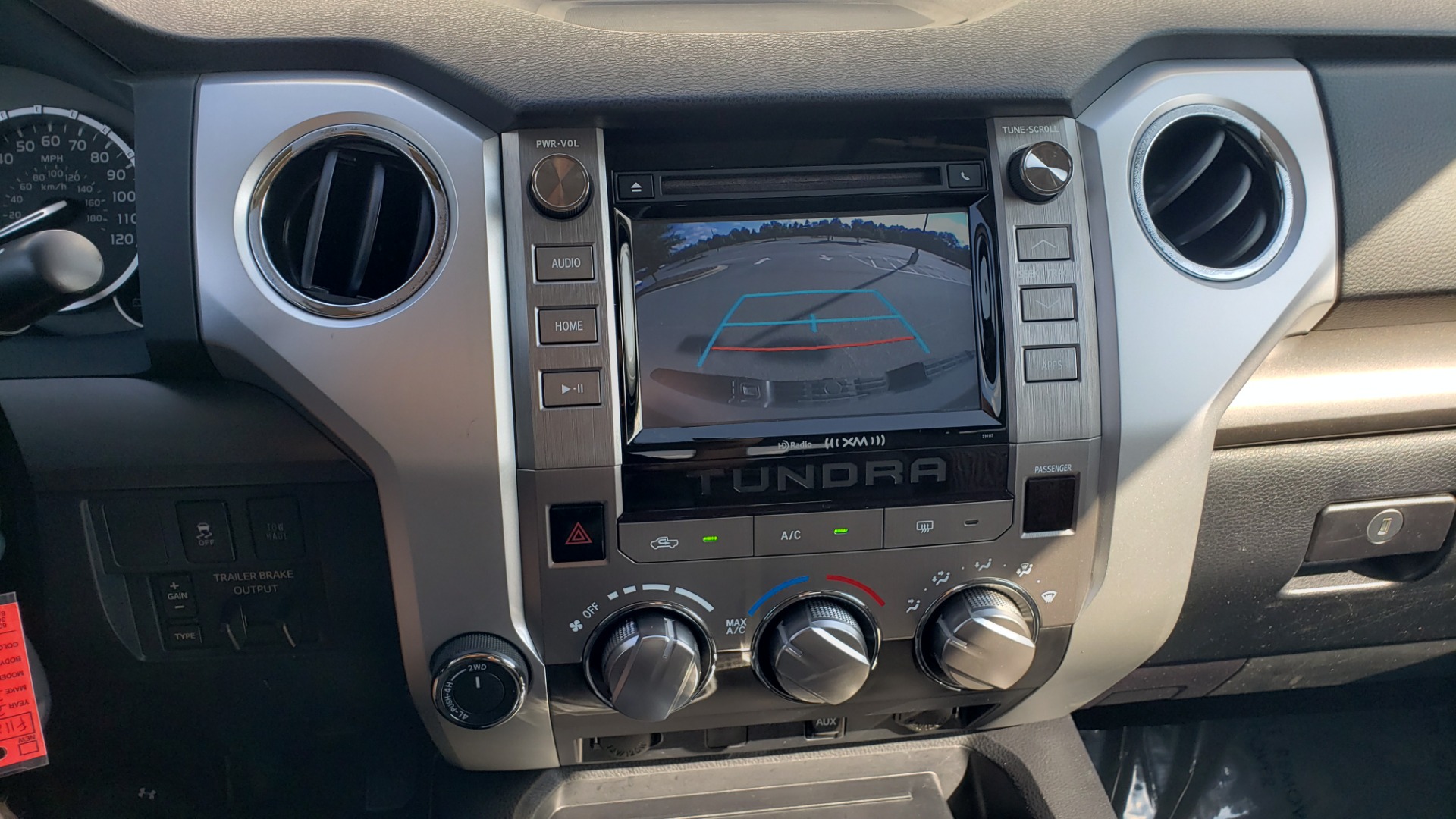 Used 2017 Toyota TUNDRA 4WD SR5 CREWMAX / 5.7L V8 / 6-SPD AUTO / NAV / REARVIEW for sale Sold at Formula Imports in Charlotte NC 28227 50